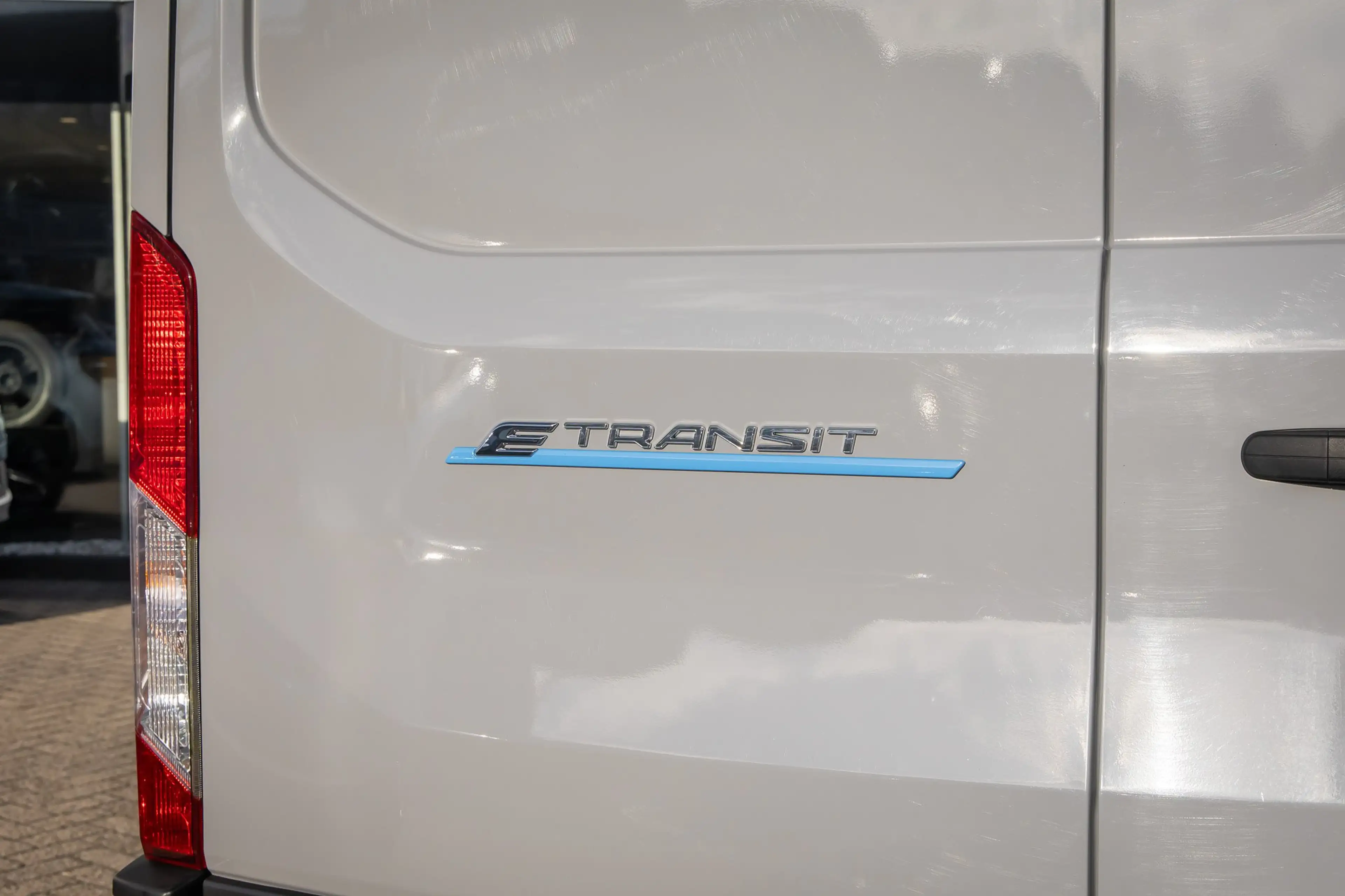 Ford E-Transit 350 L3H2 Trend 68 kWh | Apple Carplay/Android Auto — photo 9