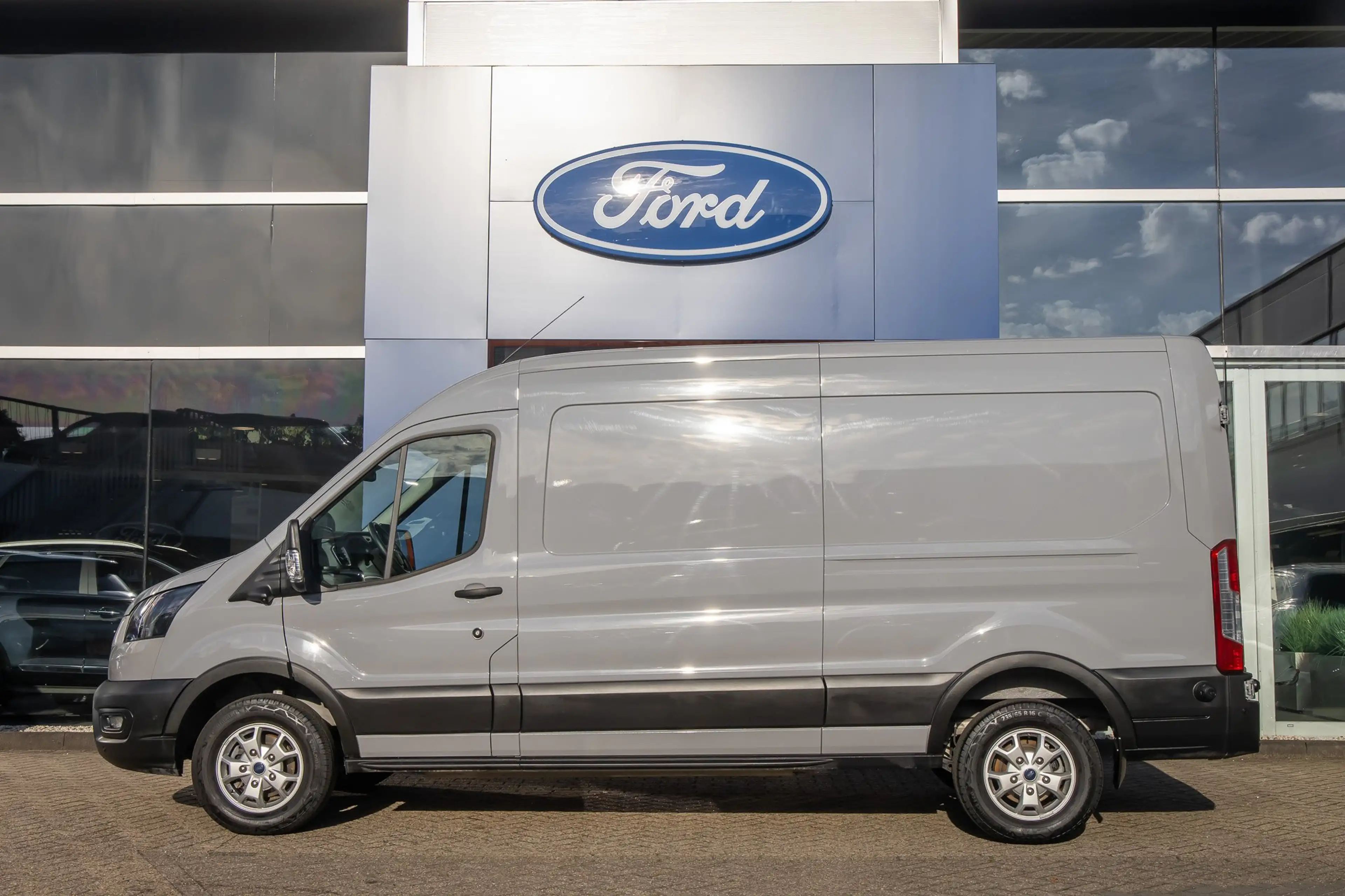 Ford E-Transit 350 L3H2 Trend 68 kWh | Apple Carplay/Android Auto — photo 7
