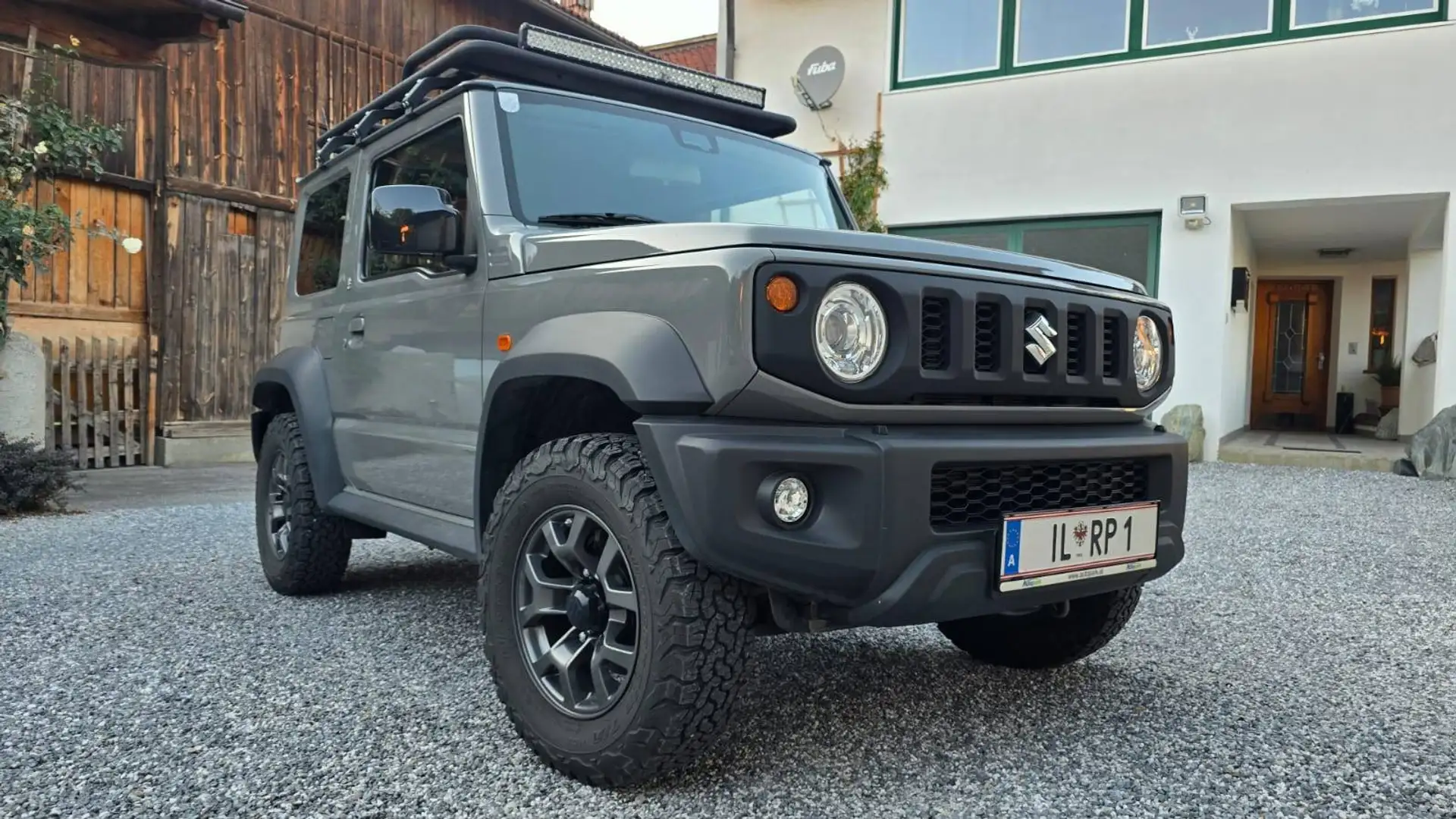 Suzuki Jimny Suzuki Jimny 1,5 VVT Allgrip Flash, 4-Sitzer, AHK, 4X4, Kamera, LED, Untersetzungsgetriebe SUV / Geländewagen Grau - 1