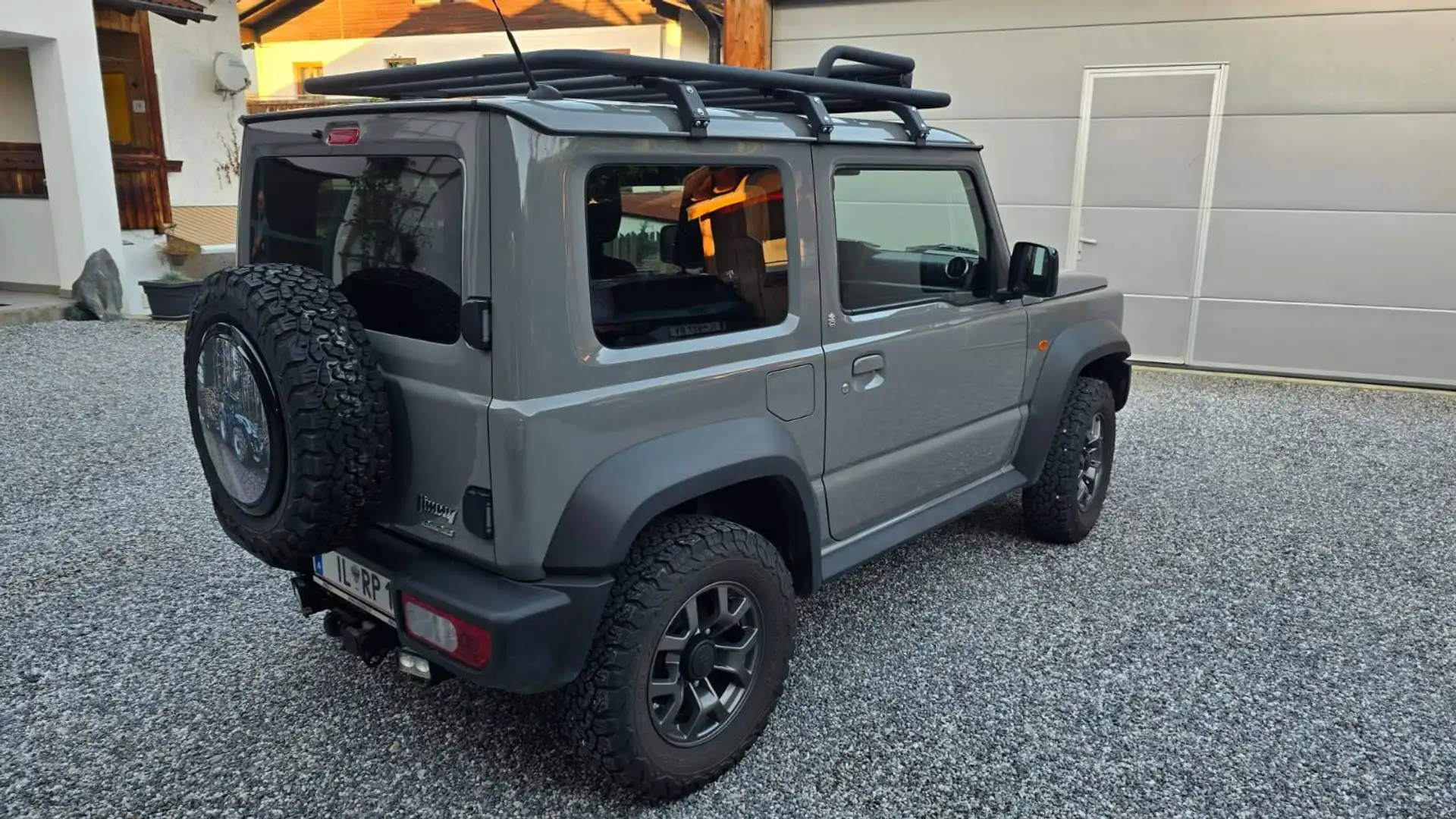 Suzuki Jimny Suzuki Jimny 1,5 VVT Allgrip Flash, 4-Sitzer, AHK, 4X4, Kamera, LED, Untersetzungsgetriebe SUV / Geländewagen Grau - 2