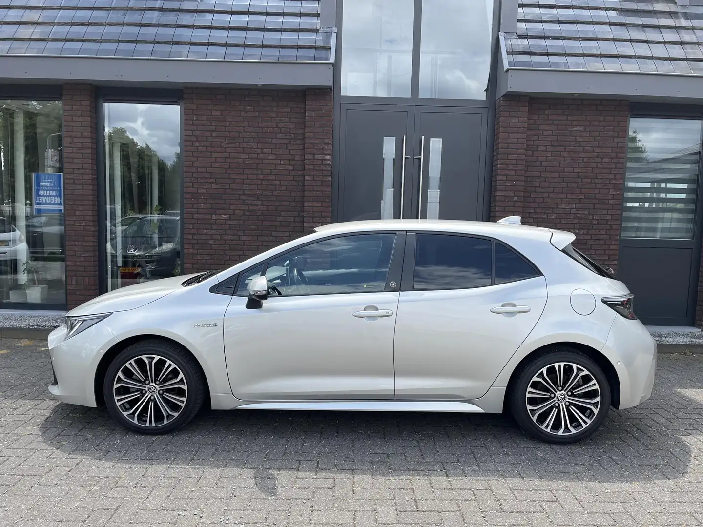 Toyota Corolla 1.8 Hybrid TeamDE LED | ADAPTIVE CRUISE CONTROL | Argent - 2