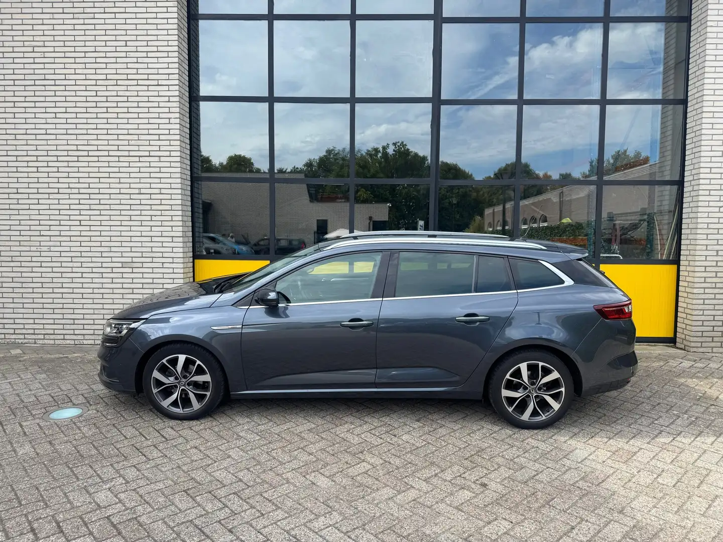 Renault Megane Estate 130PK Bose, Trekhaak, groot Navi & 1ste eig Grau - 2