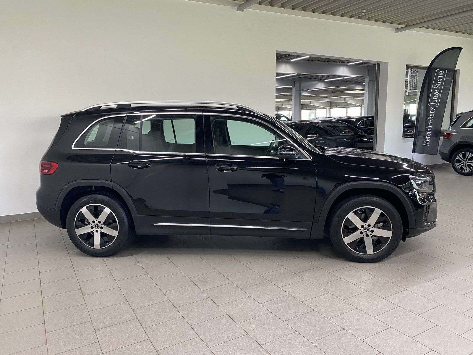 Mercedes-Benz GLB 180