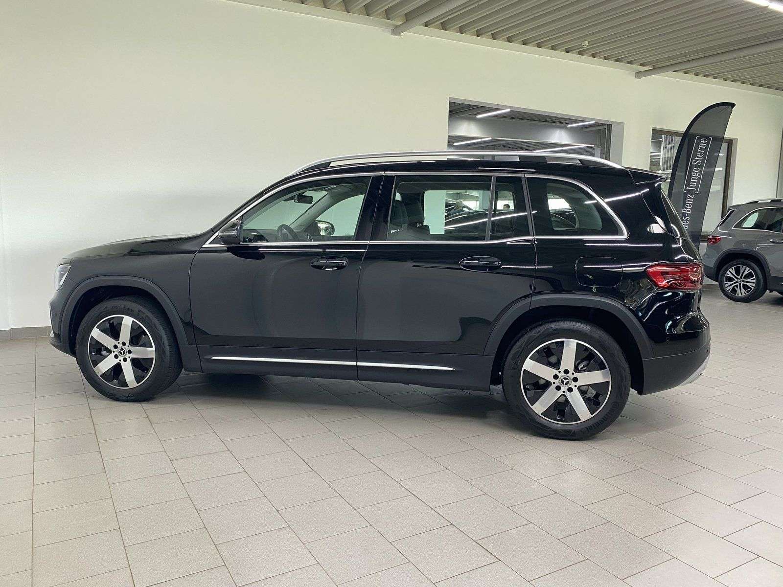 Mercedes-Benz GLB 180