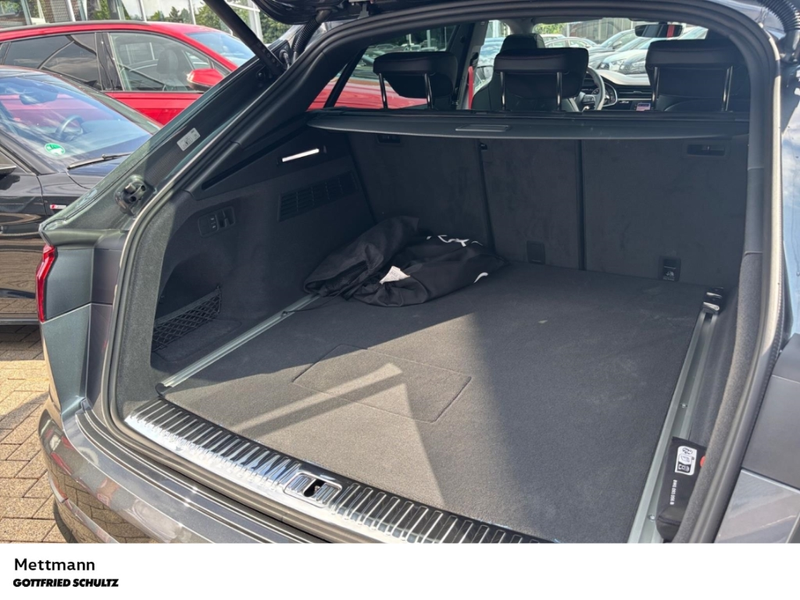 Audi Q8 SUV TFSI e 2 x S-LINE PANO B&O HUD BLACK HUD — photo 8