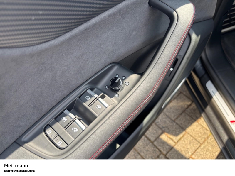 Audi Q8 SUV TFSI e 2 x S-LINE PANO B&O HUD BLACK HUD — photo 11
