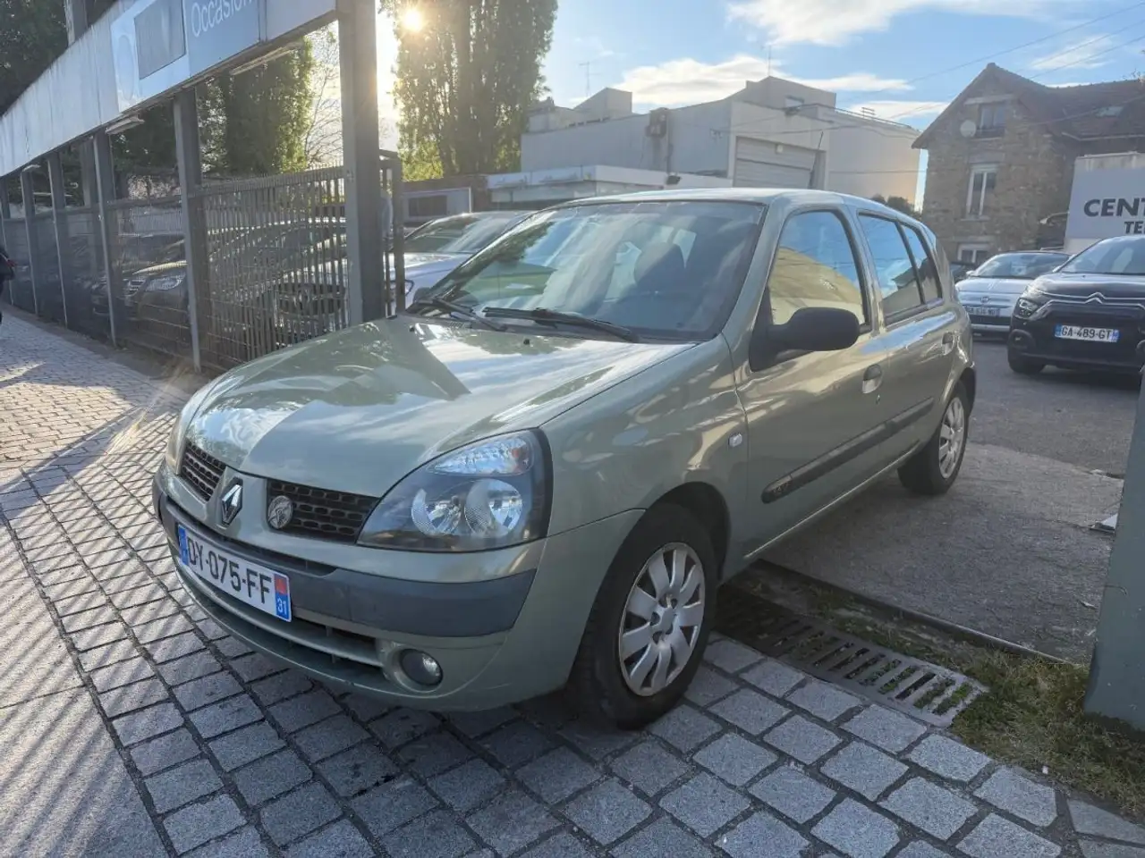 Renault Clio AUTHENTIQUE 1.2 16V