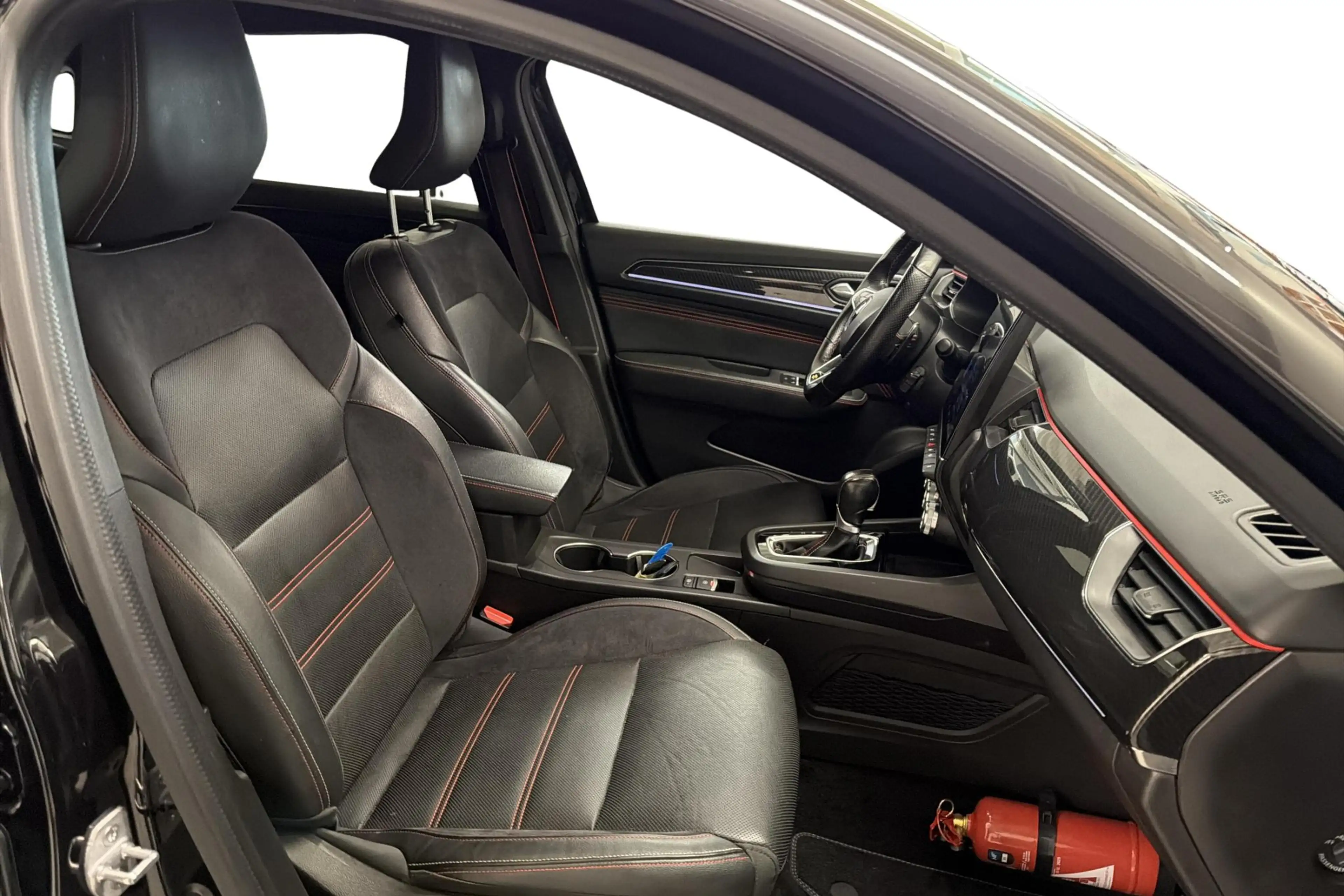 Renault Arkana TCe MHEV 140 EDC R.S.Line — photo 6