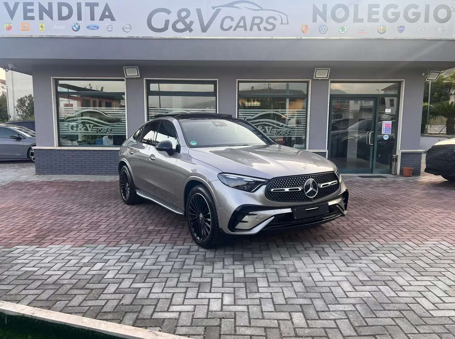 Mercedes-Benz GLC 300 d acc. €28.350 noleggio con riscatto no scoring Grigio - 1