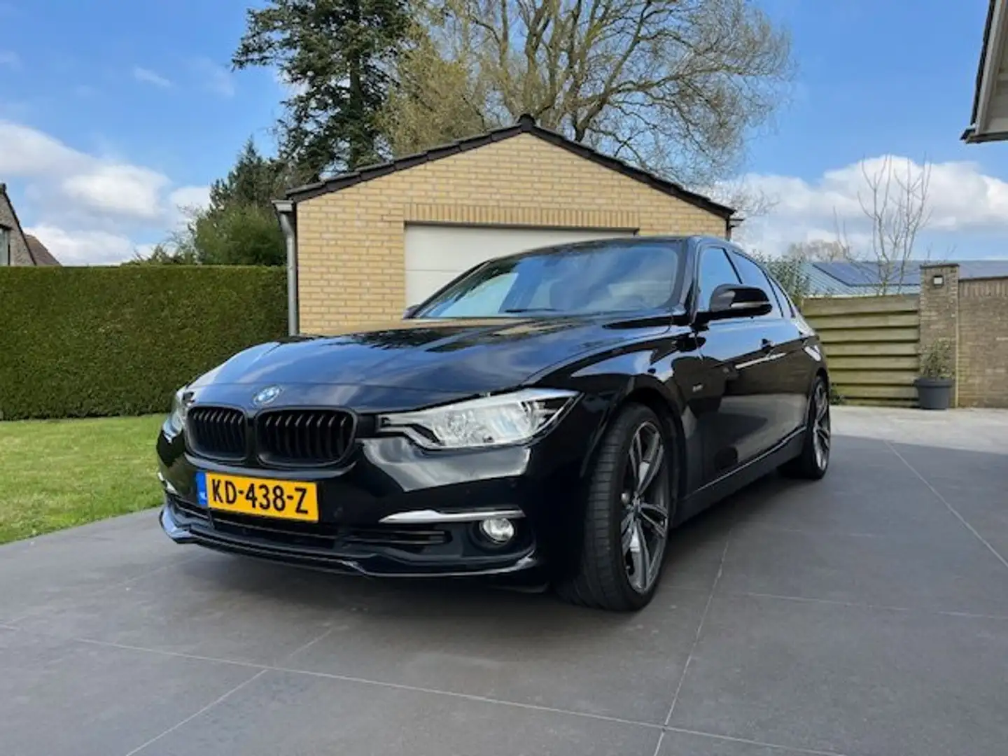 BMW 320 320i Luxury Zwart - 1