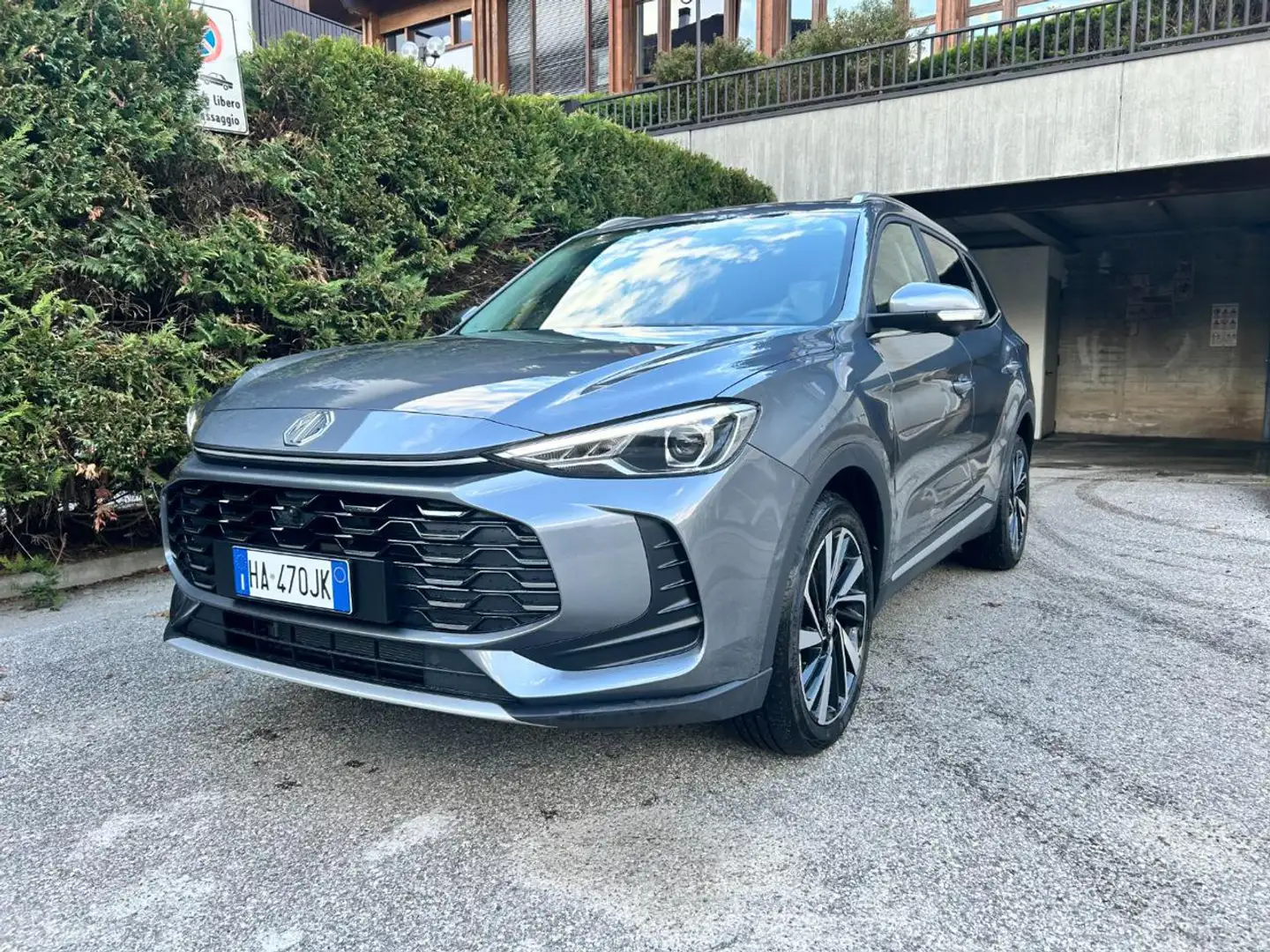 MG ZS 1.5 Hybrid+ Luxury - 1