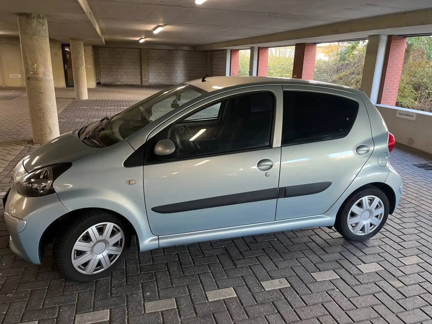 Toyota Aygo Aygo 1.0-12V + Zilver - 2
