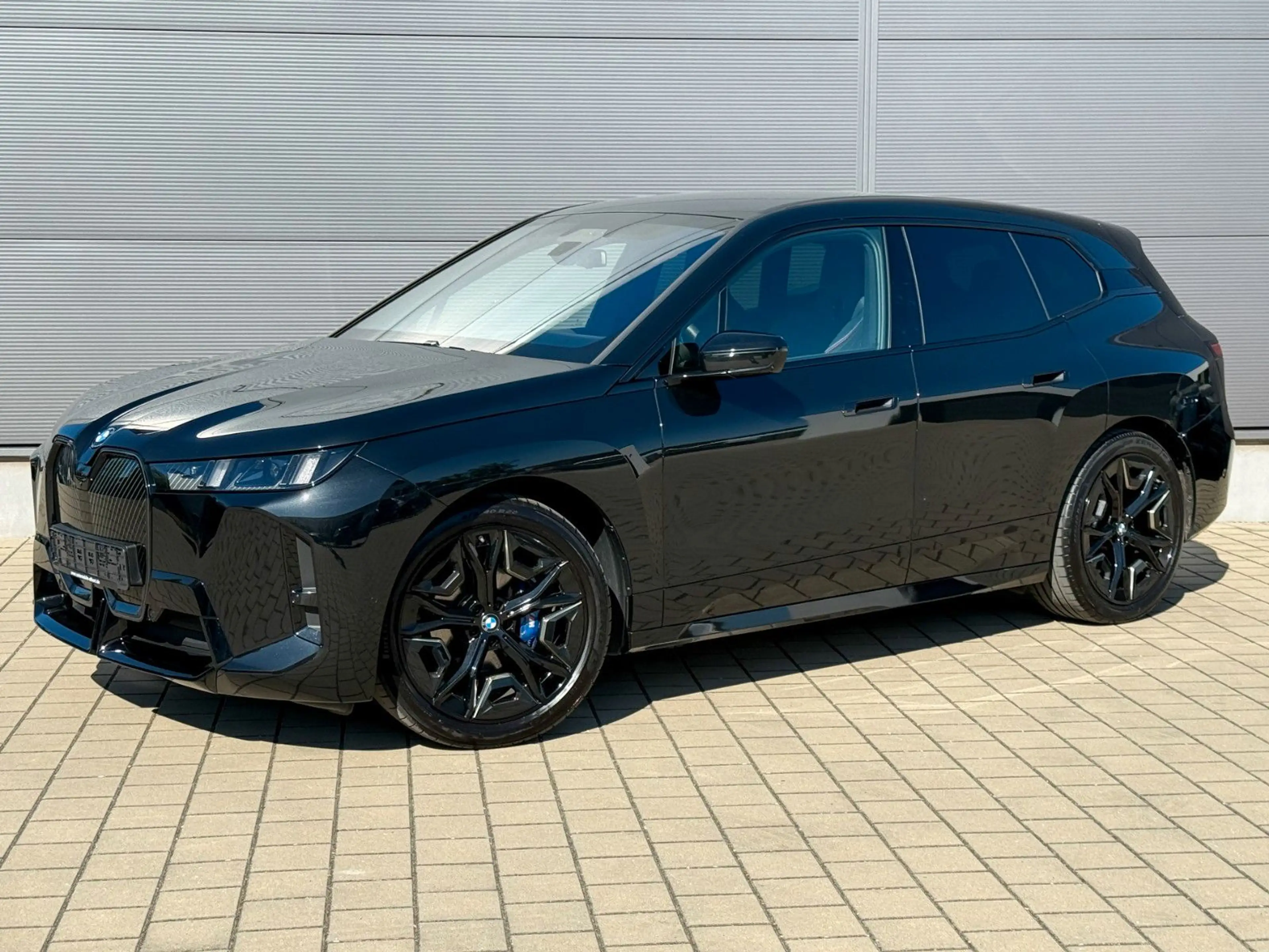 BMW iX 60 xDrive M Sport*2-AchsLuft*AHK*Autobahn° — photo 4