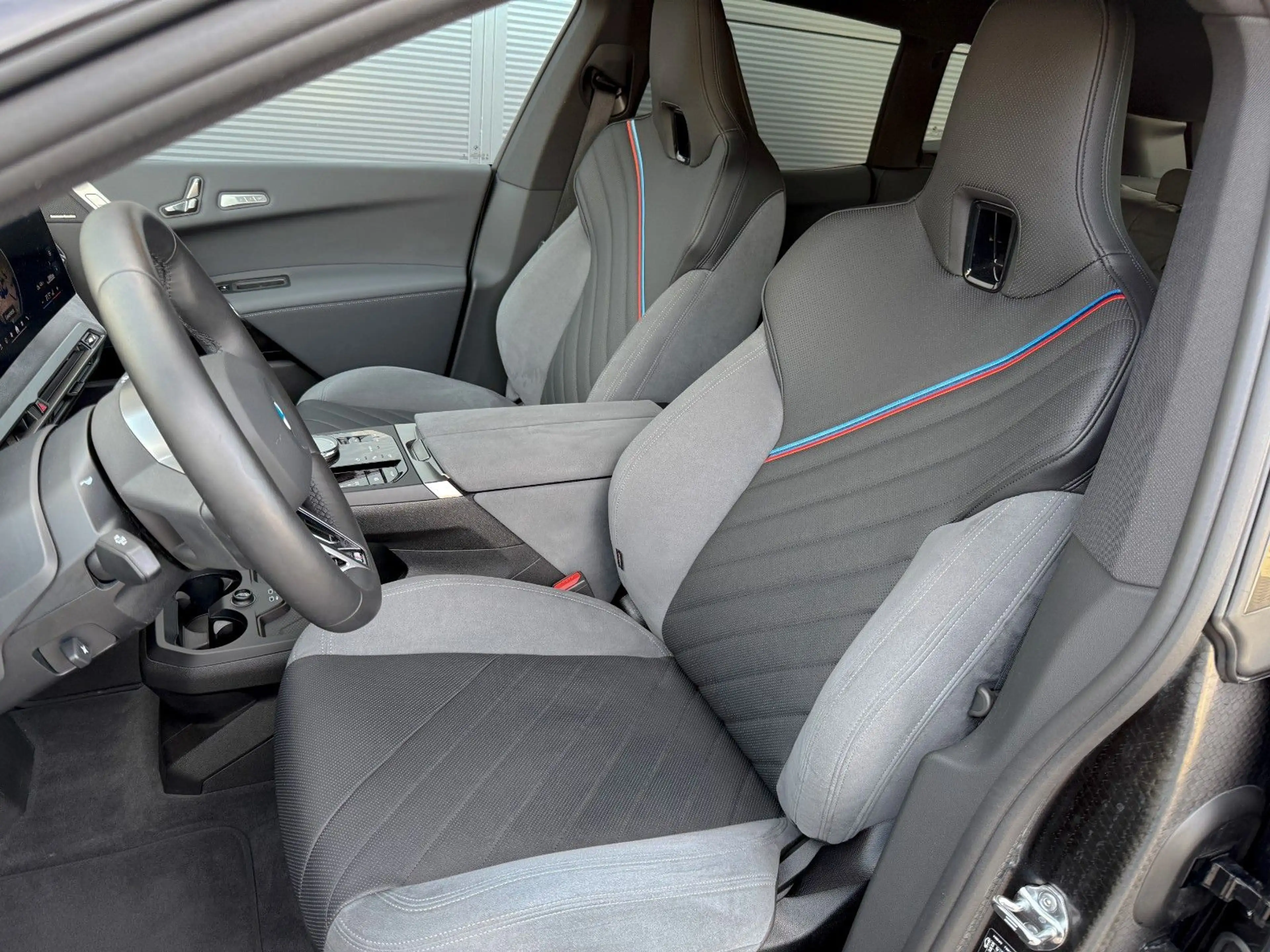 BMW iX 60 xDrive M Sport*2-AchsLuft*AHK*Autobahn° — photo 11
