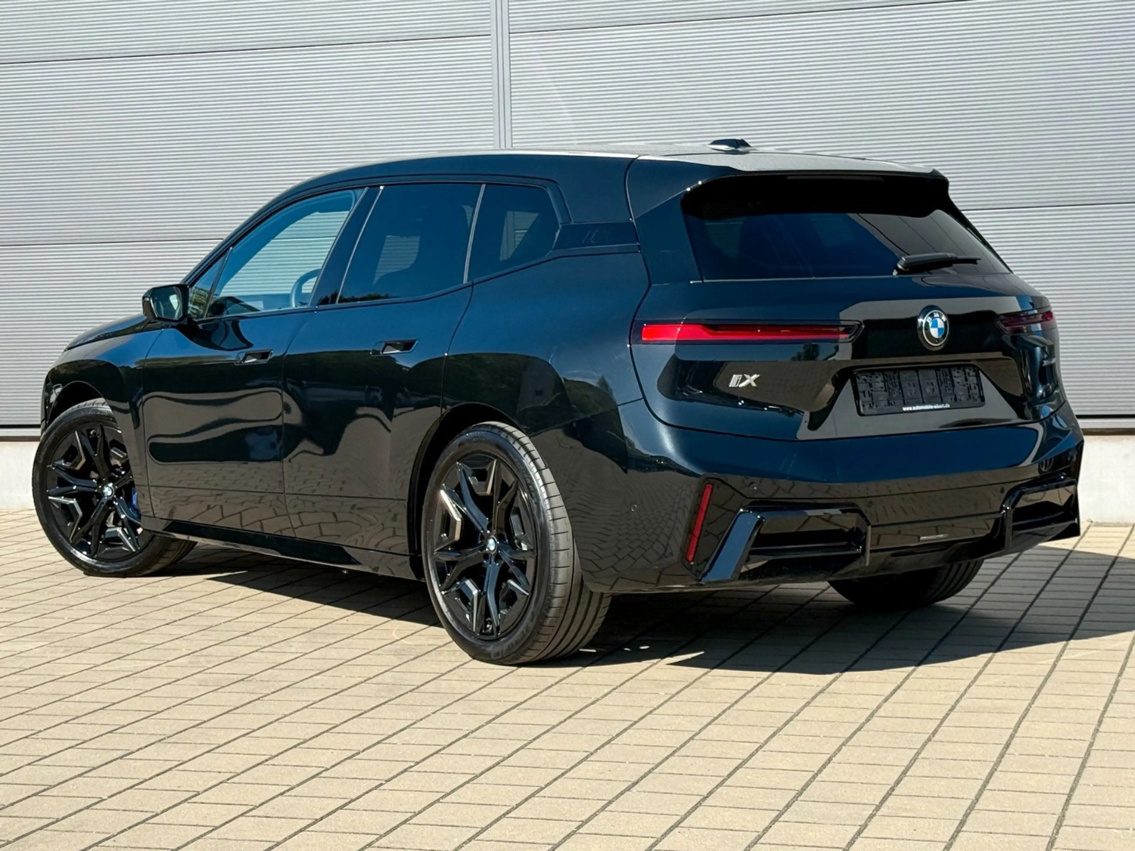 BMW iX 60 xDrive M Sport*2-AchsLuft*AHK*Autobahn° — photo 2