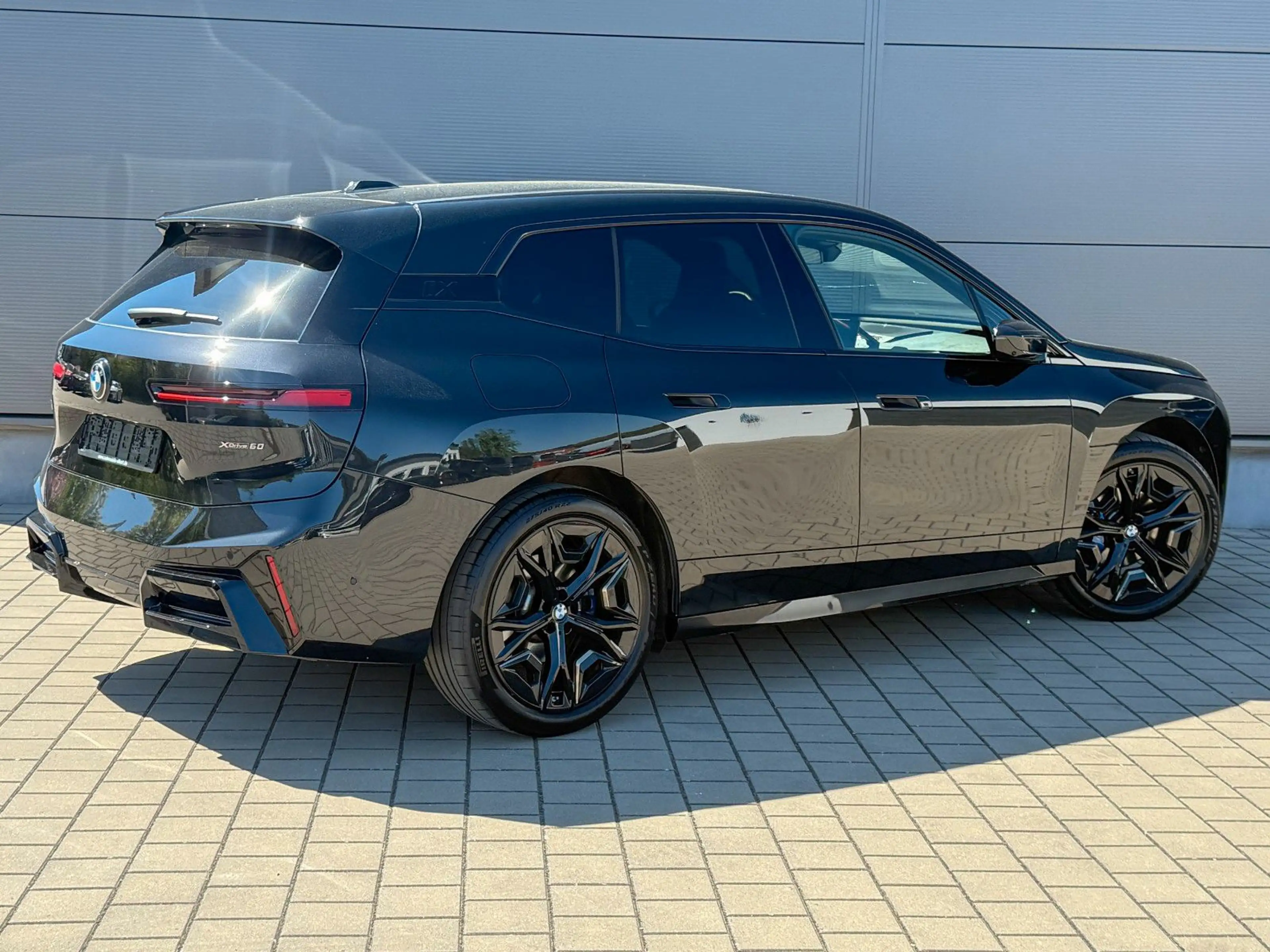 BMW iX 60 xDrive M Sport*2-AchsLuft*AHK*Autobahn° — photo 8