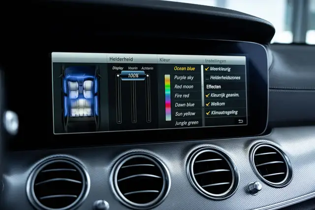 Mercedes-Benz E-Class view 14