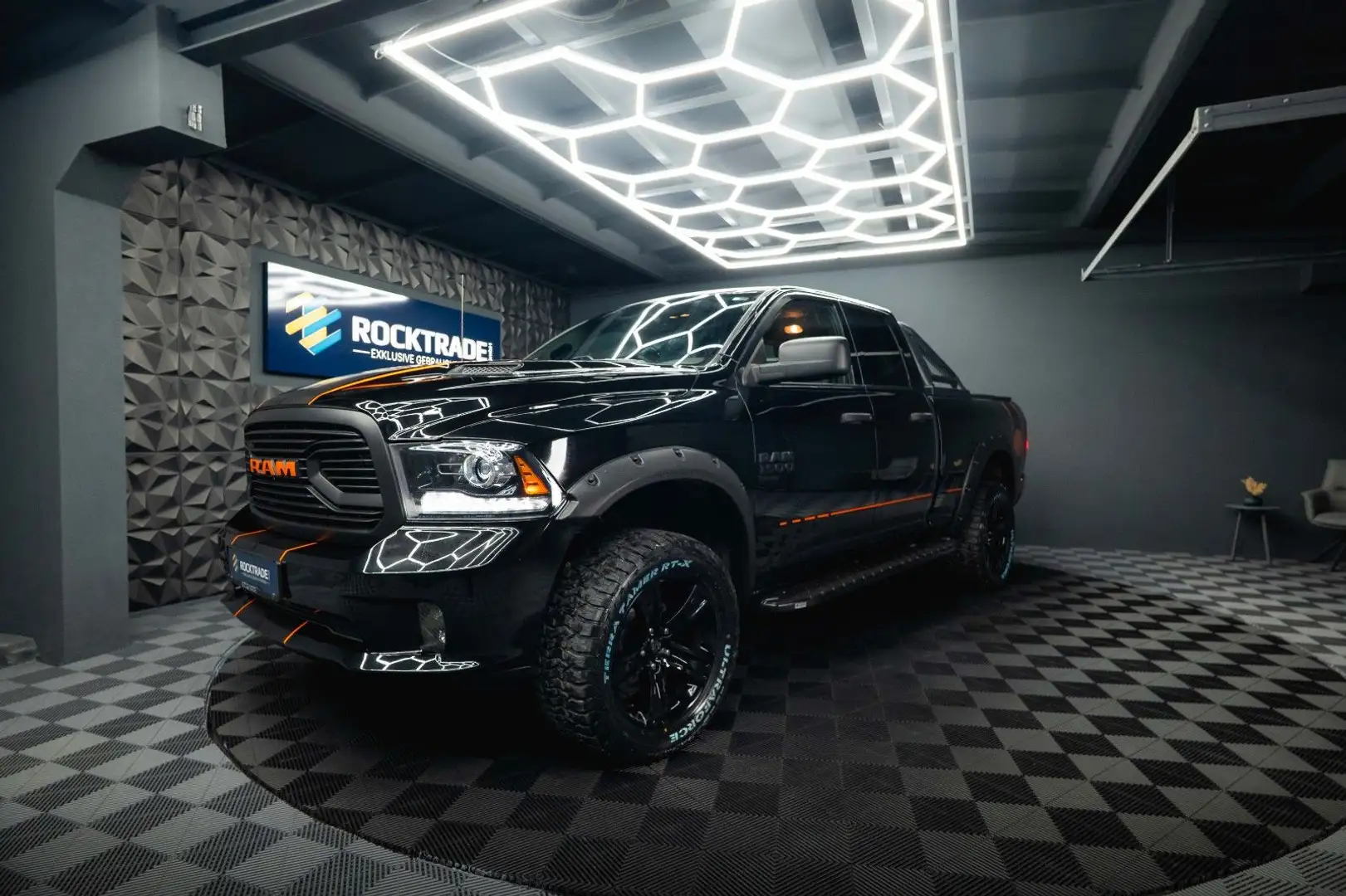 Dodge RAM 5.7 V8 HEMI 4x4 OFFROAD Harley Davidson 19% Noir - 1