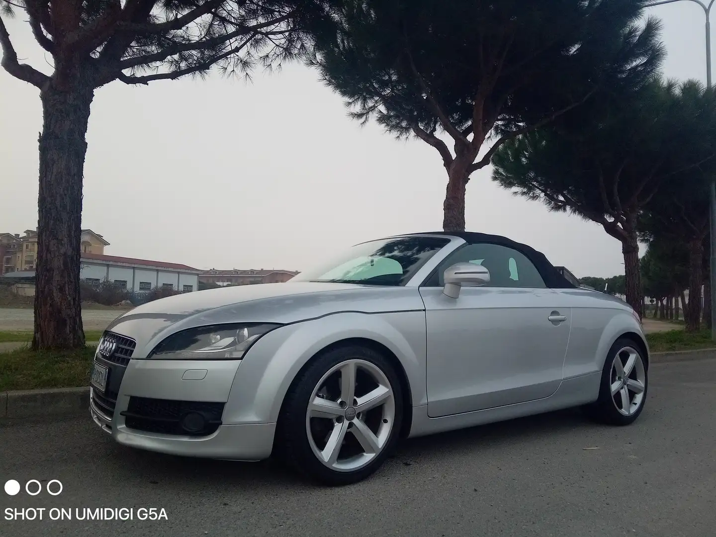 Audi TT Roadster 2.0 tfsi/NAVI/18"/XENON/ Grau - 1