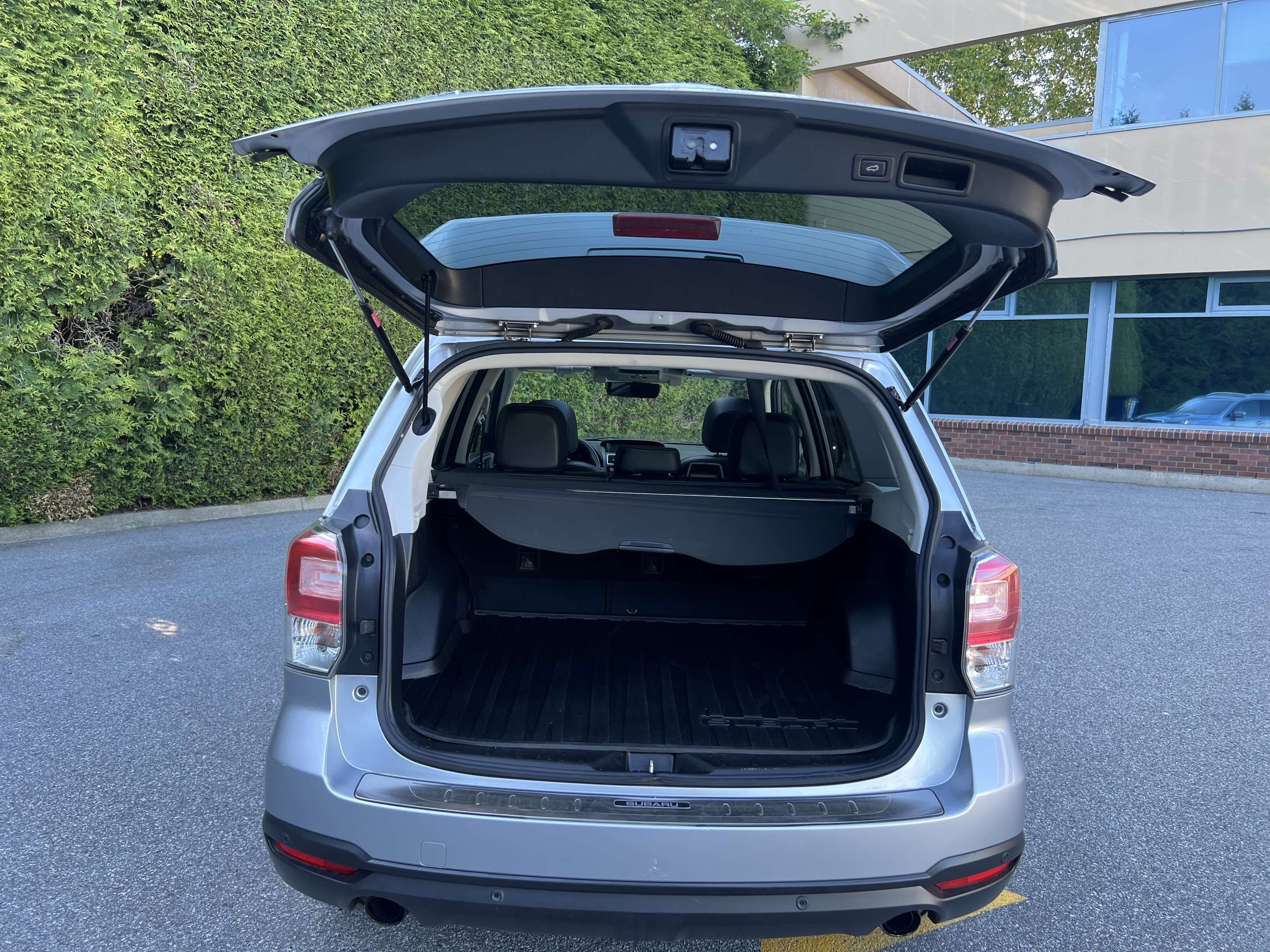 2017 Subaru Forester 2.0XT Limited w/Tech Pkg thumb 10