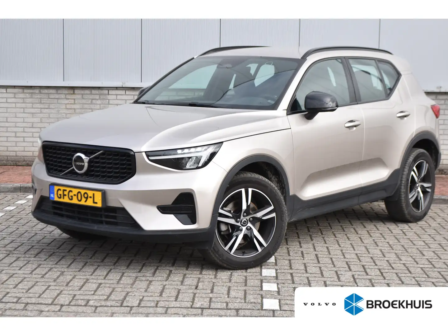 Volvo XC40 B4 Plus Dark | HarmanKardon | Trekhaak | Elektrisc Gris - 1