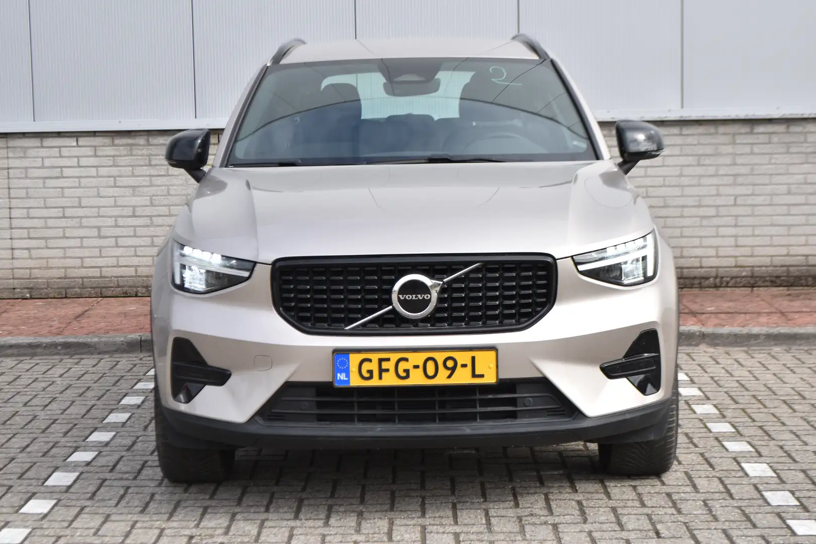 Volvo XC40 B4 Plus Dark | HarmanKardon | Trekhaak | Elektrisc Gris - 2
