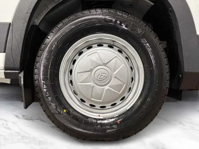 Maxus Deliver 9 view 8