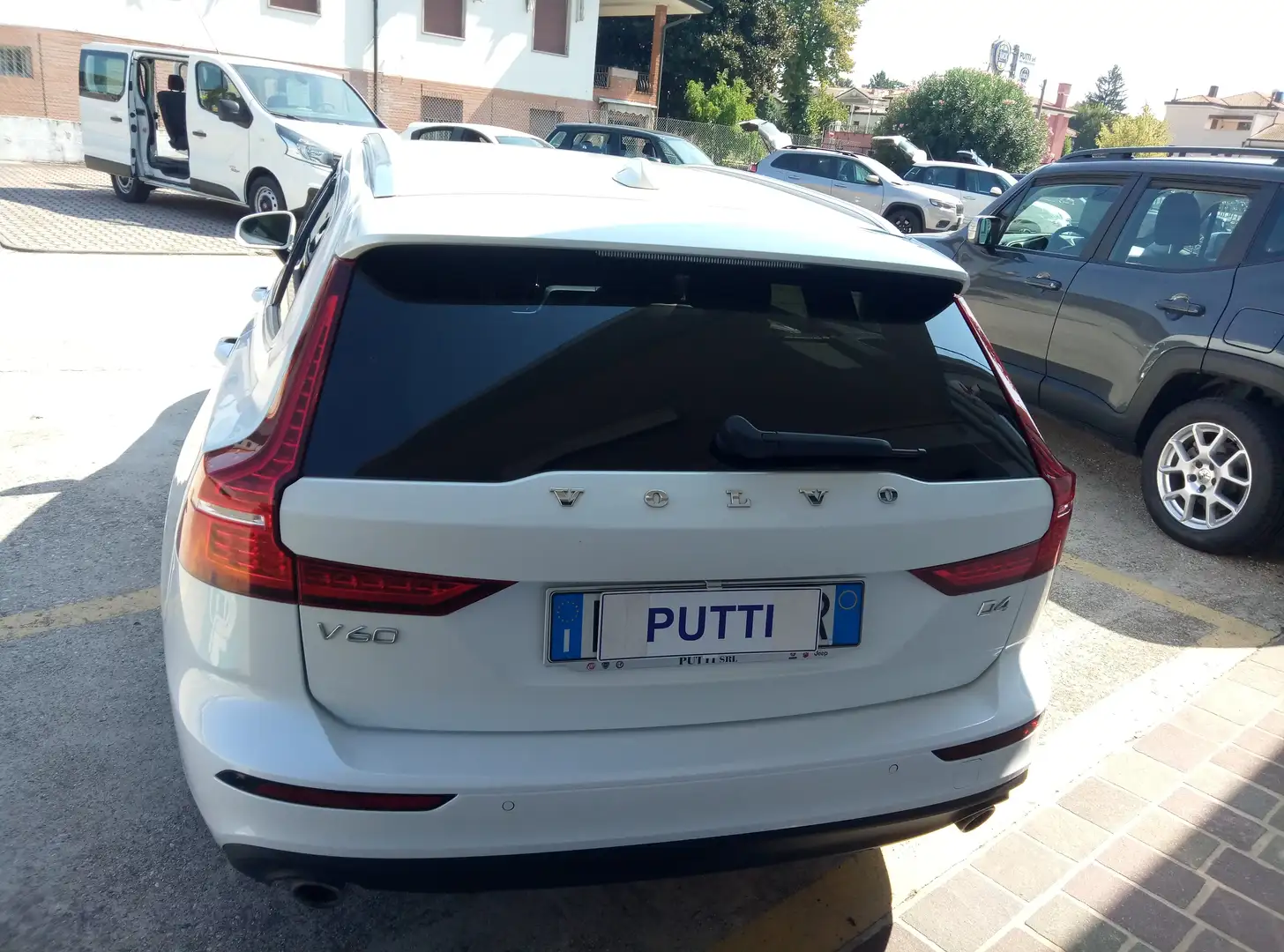 Volvo V60 V60 2.0 d4 Business plus geartronic 190 cv Bianco - 2