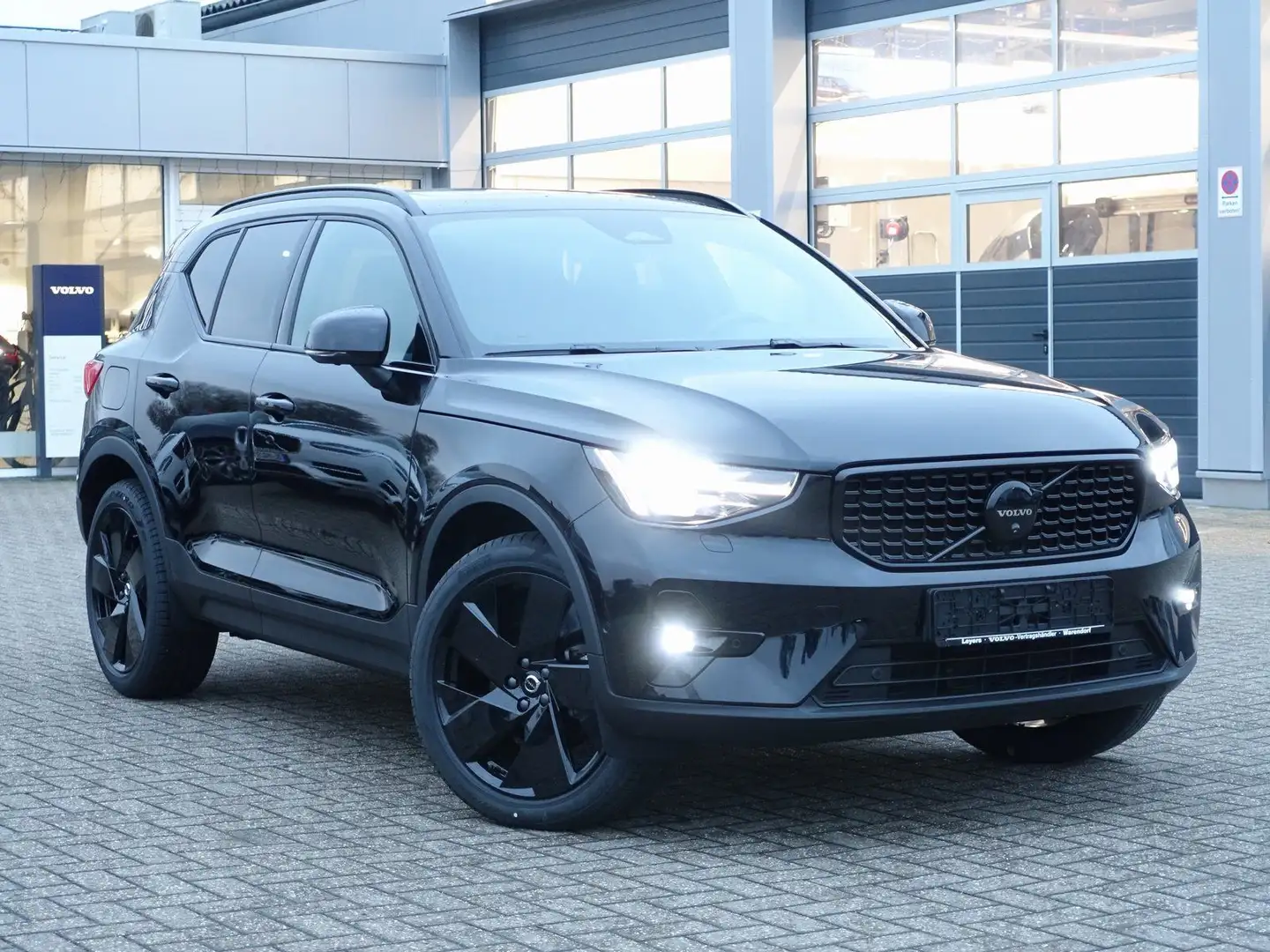 Volvo XC40 Black Edition Ultra B3 BLIS/360°KAM/ALARM Schwarz - 2
