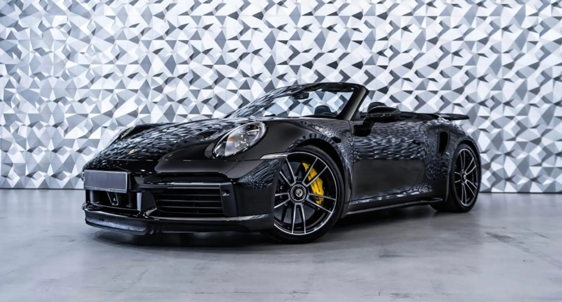 Porsche 992 Turbo S Coupé PDK Zwart - 1
