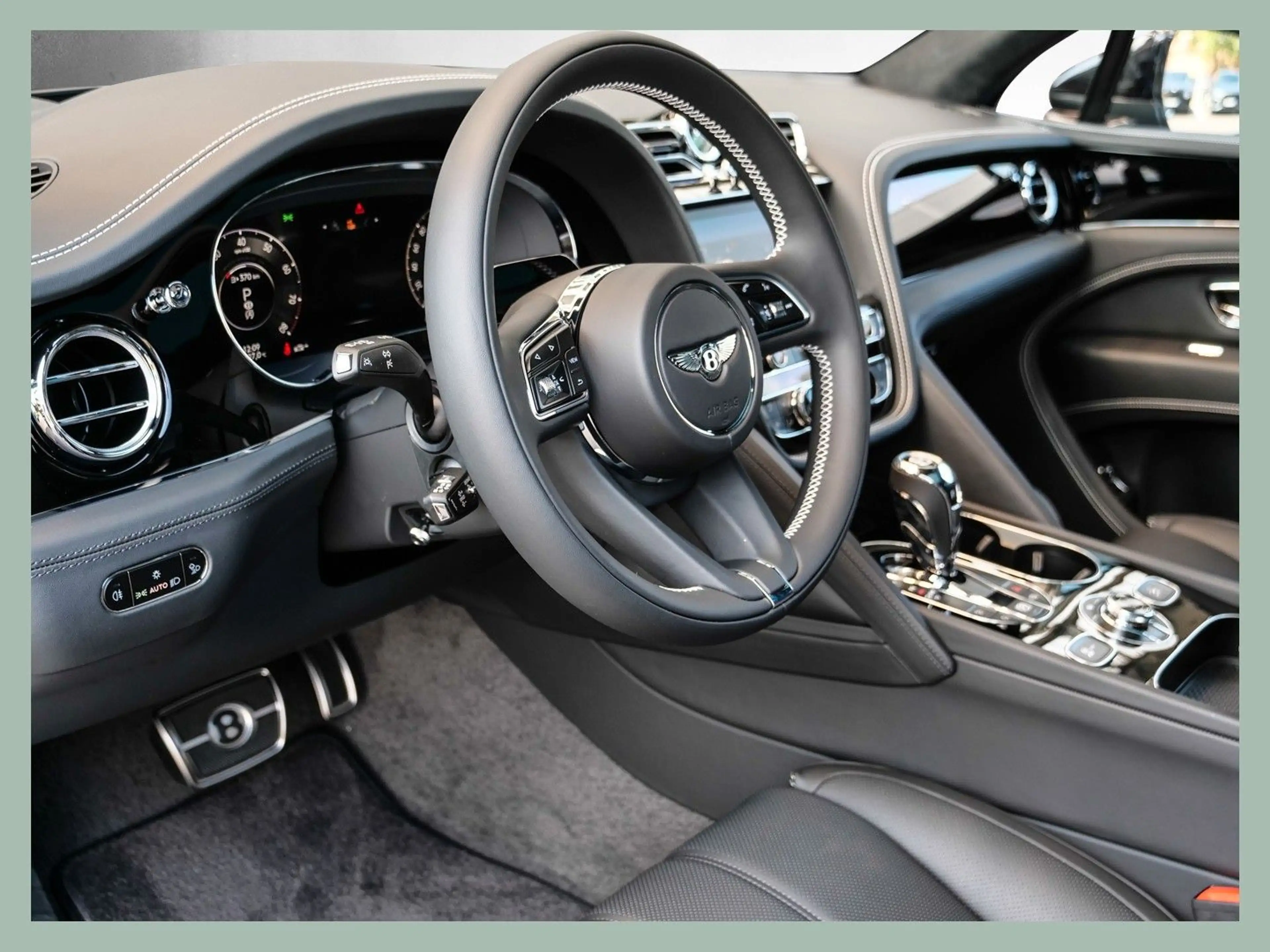 Bentley Bentayga V8 // BENTLEY DÜSSELDORF — photo 8