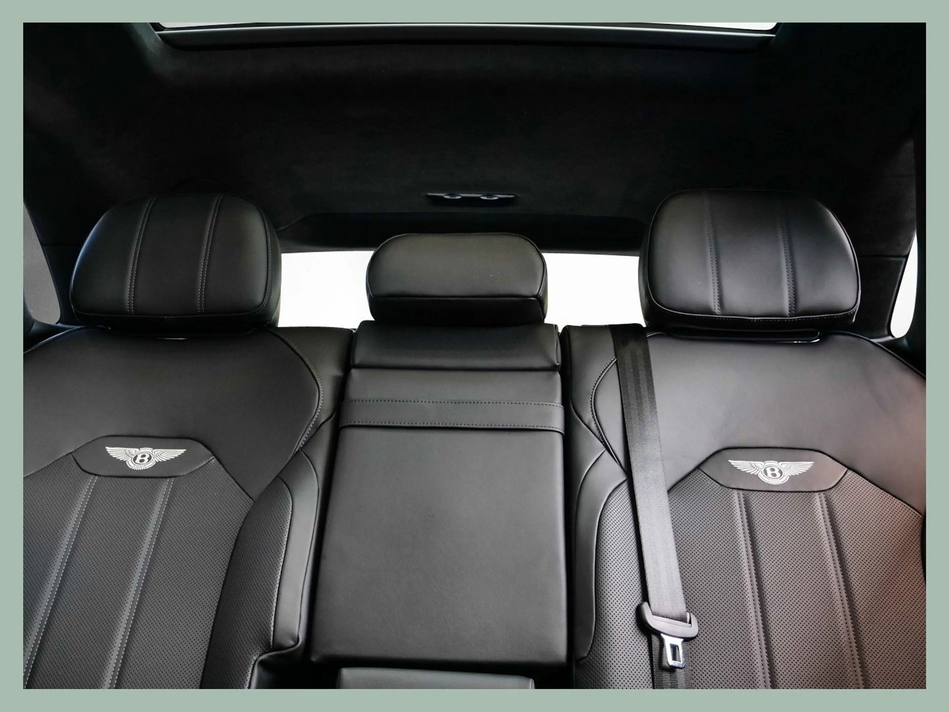 Bentley Bentayga V8 // BENTLEY DÜSSELDORF — photo 14