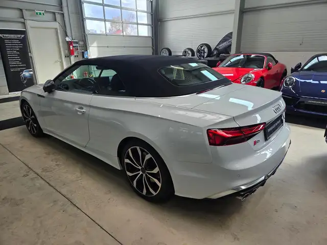 Audi Cabriolet view 14