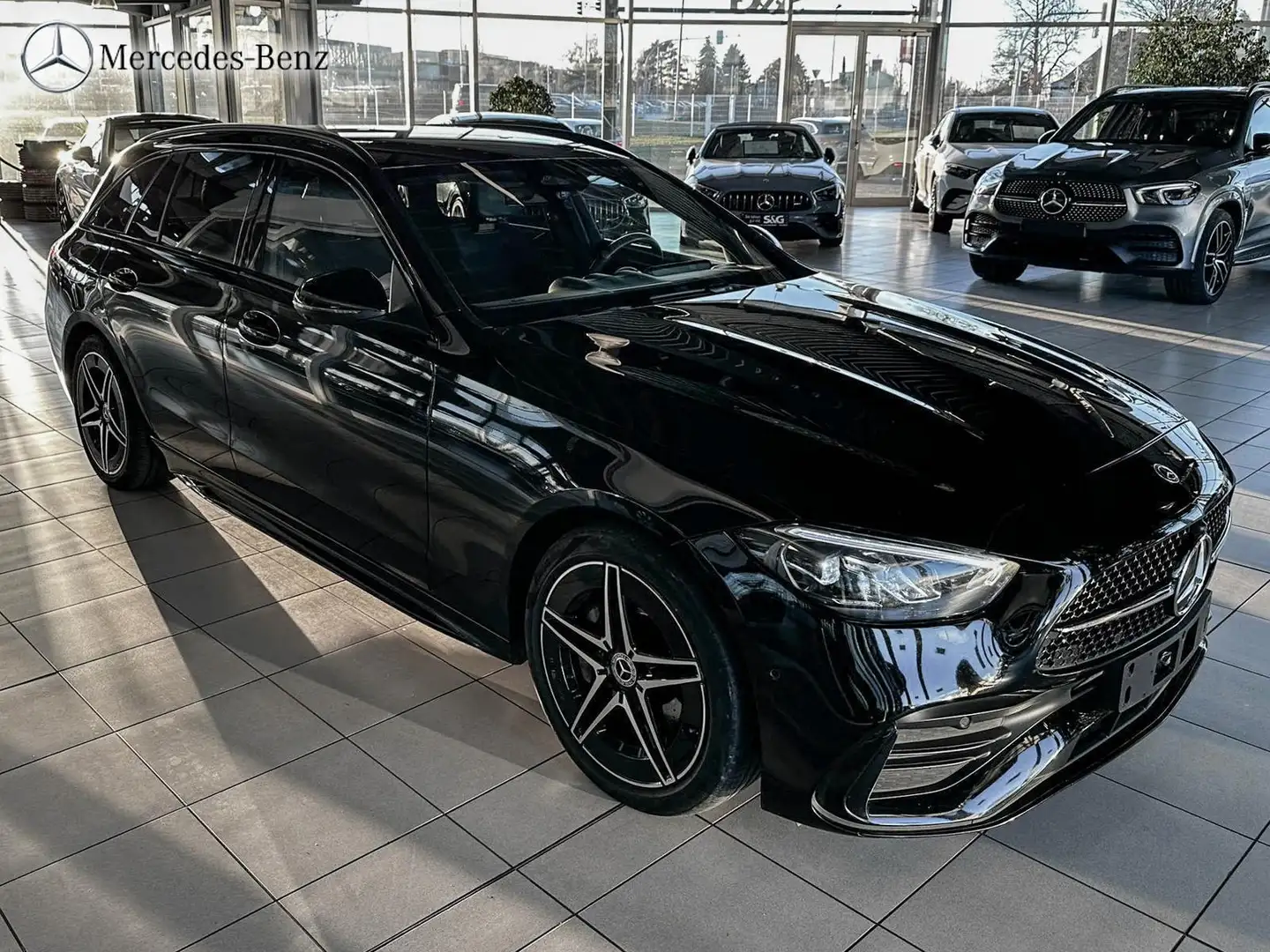 Mercedes-Benz C 220 d T AMG Night+MBUX+360°+AHK+LED+18 Černá - 2