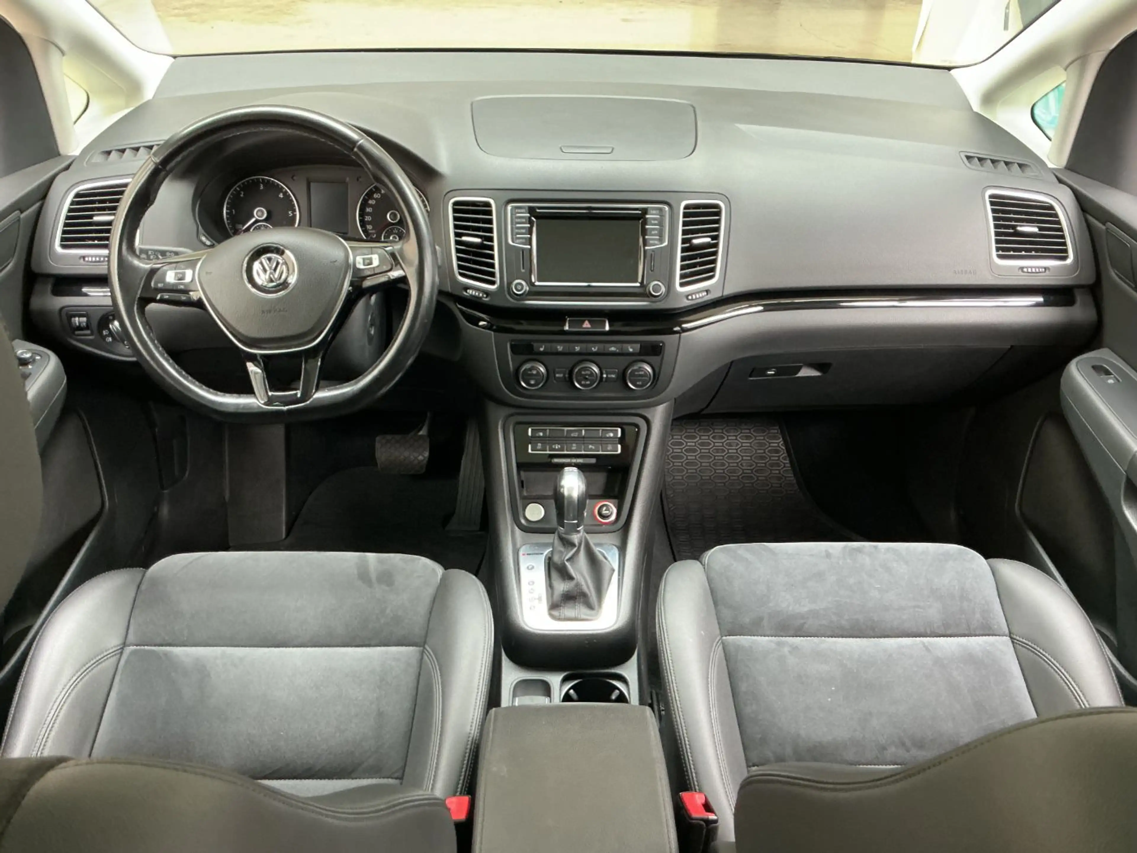 Volkswagen Sharan 2.0 TDI Kamera,PDC,Sitzheizung,CarPlay — photo 9