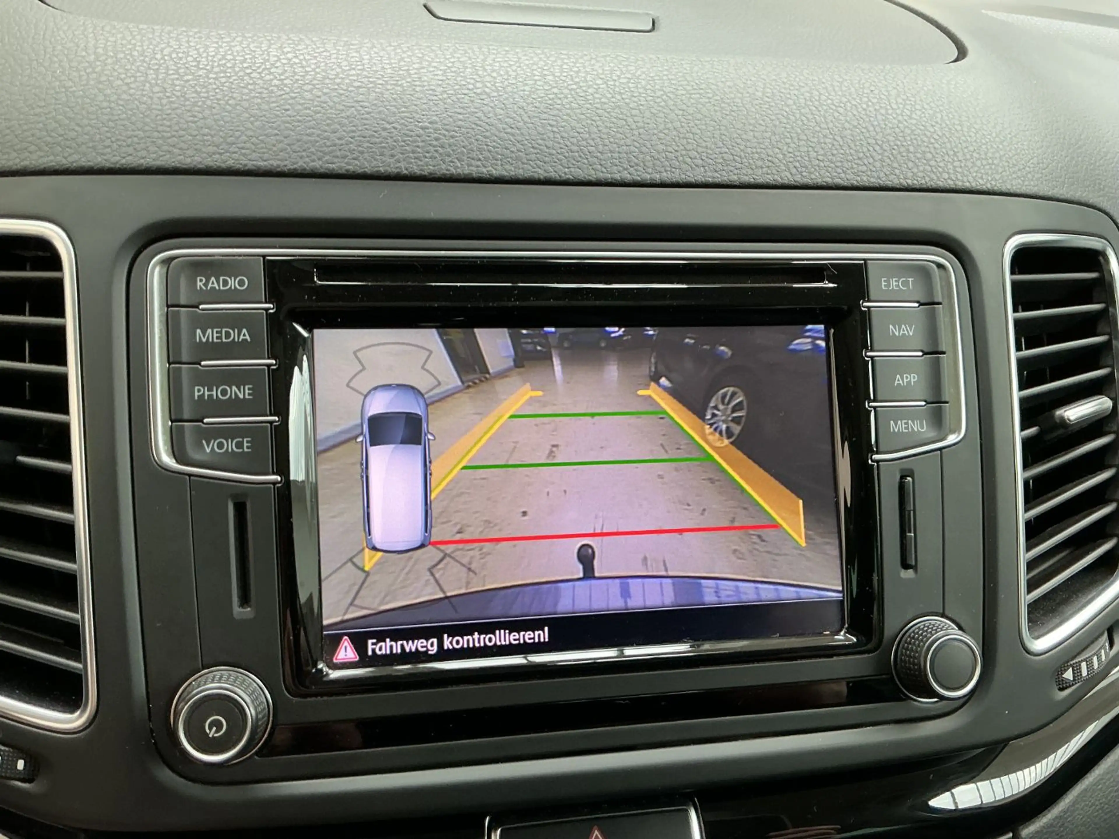 Volkswagen Sharan 2.0 TDI Kamera,PDC,Sitzheizung,CarPlay — photo 14