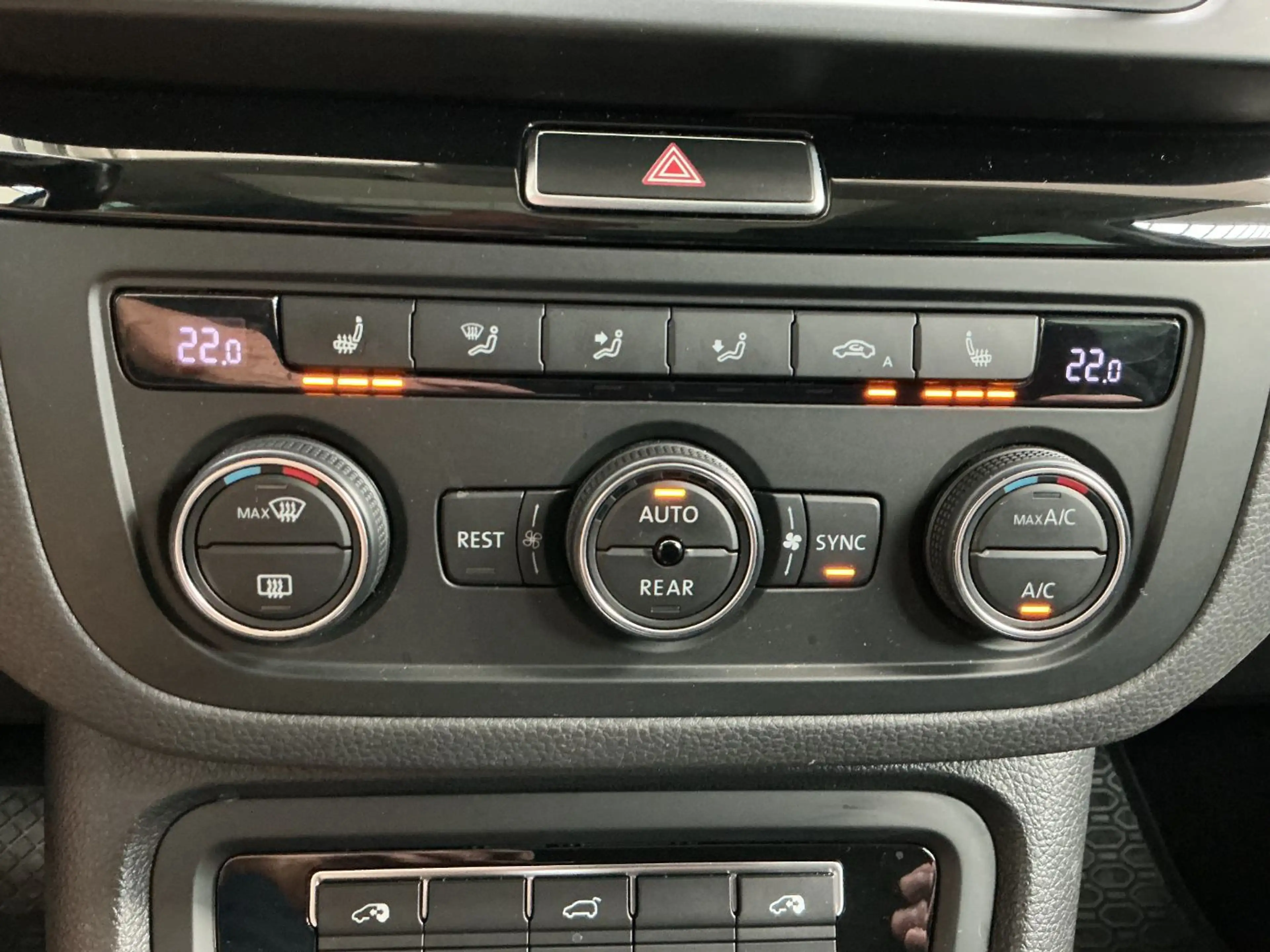 Volkswagen Sharan 2.0 TDI Kamera,PDC,Sitzheizung,CarPlay — photo 15