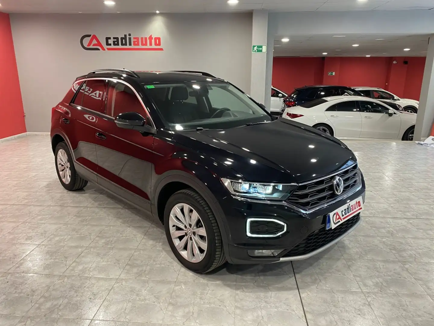 Volkswagen T-Roc 1.0 TSI Advance Style Zwart - 2