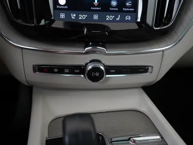 Volvo XC60 view 11