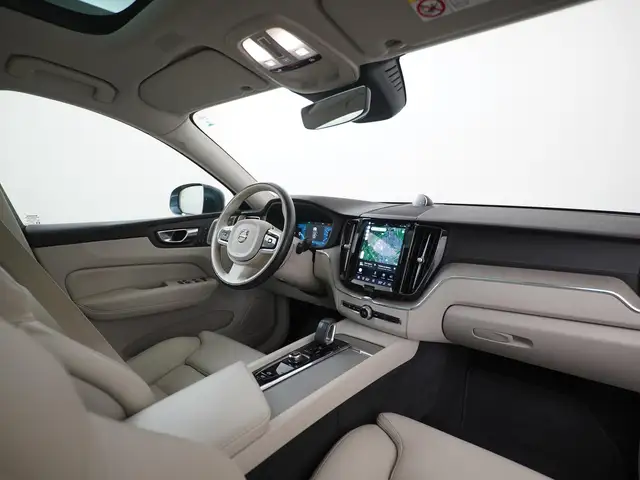 Volvo XC60 view 2