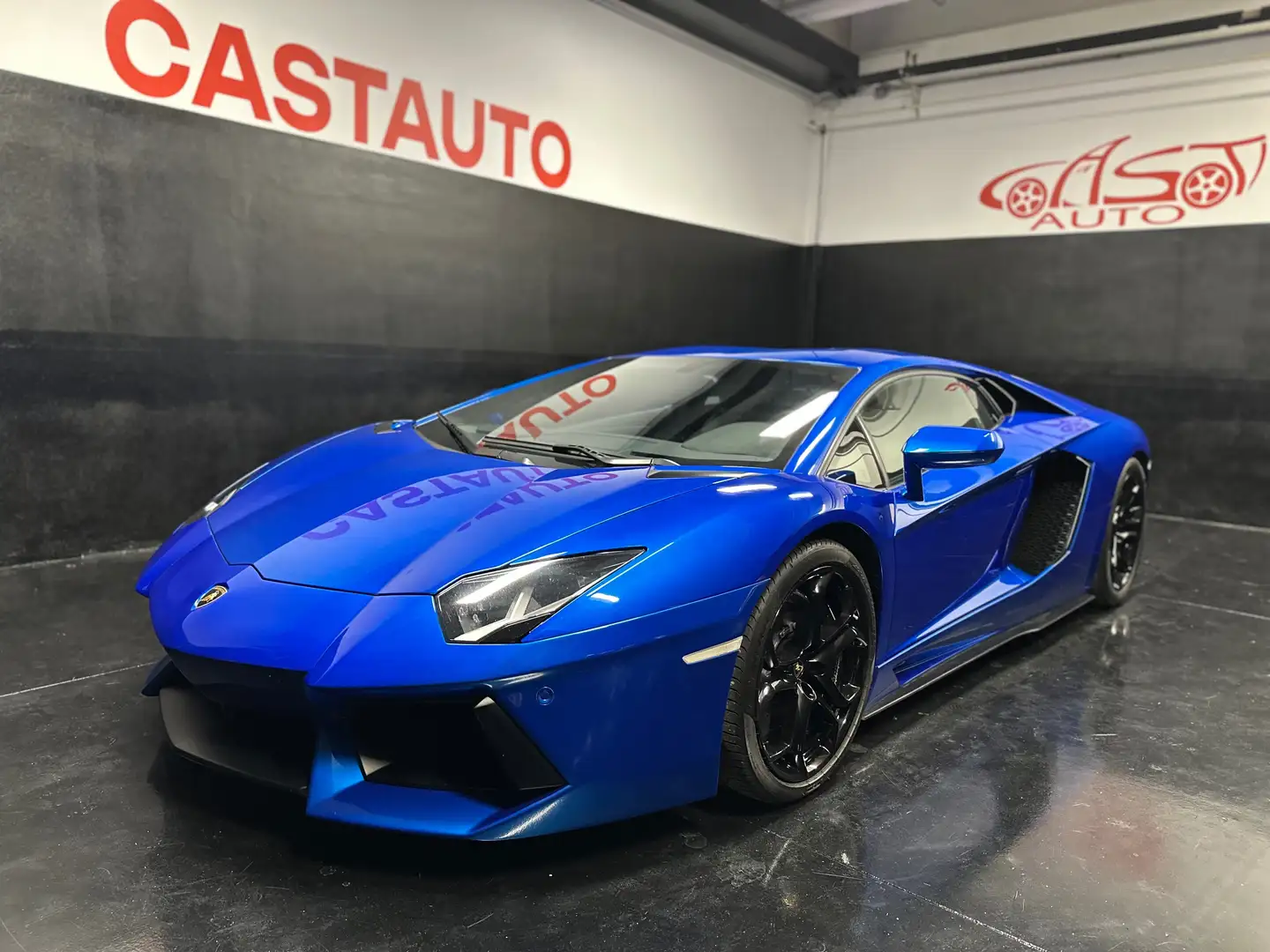 Lamborghini Aventador Coupe 6.5 LP 700-4 Modrá - 2