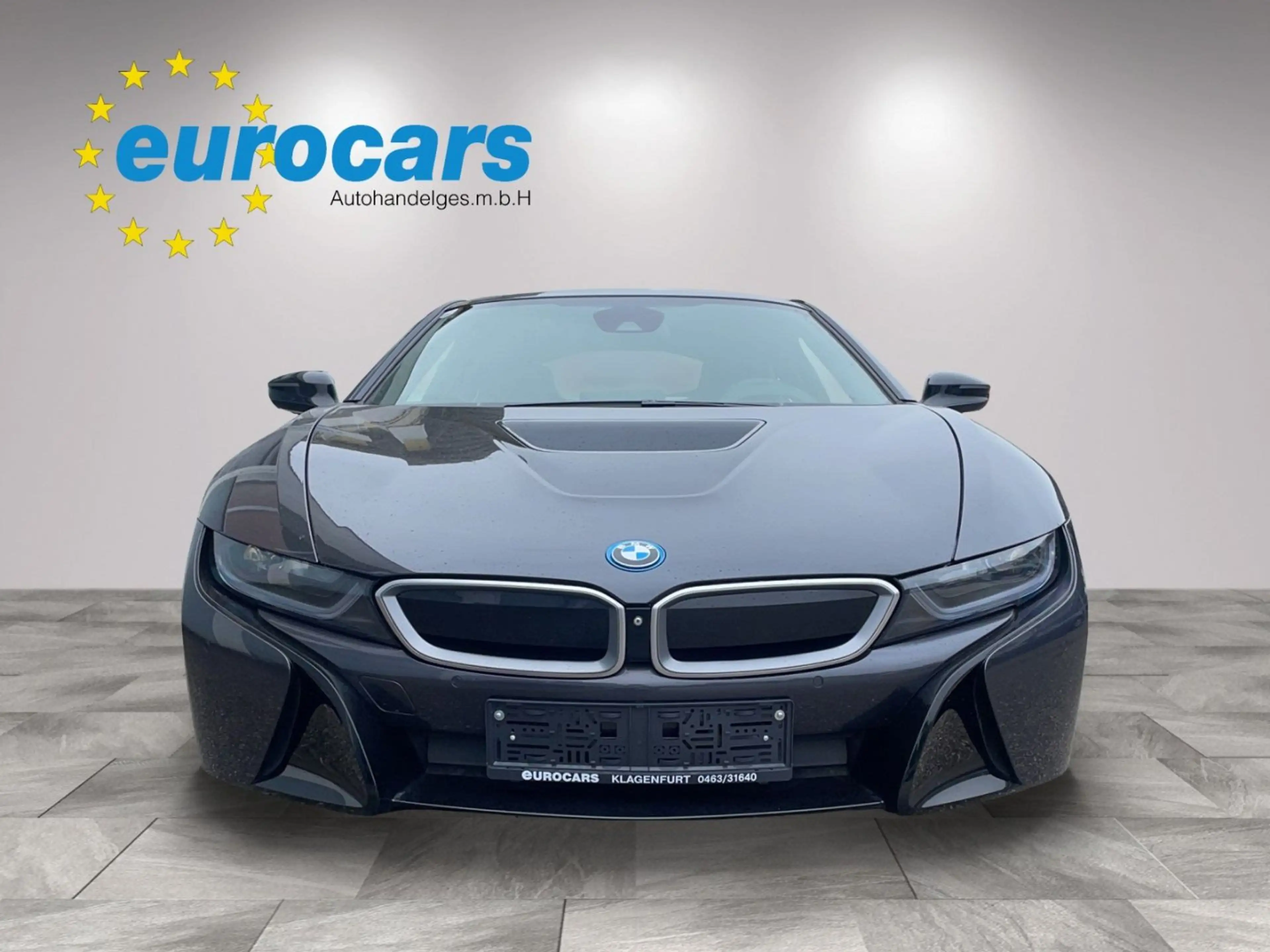 BMW i8 — photo 2