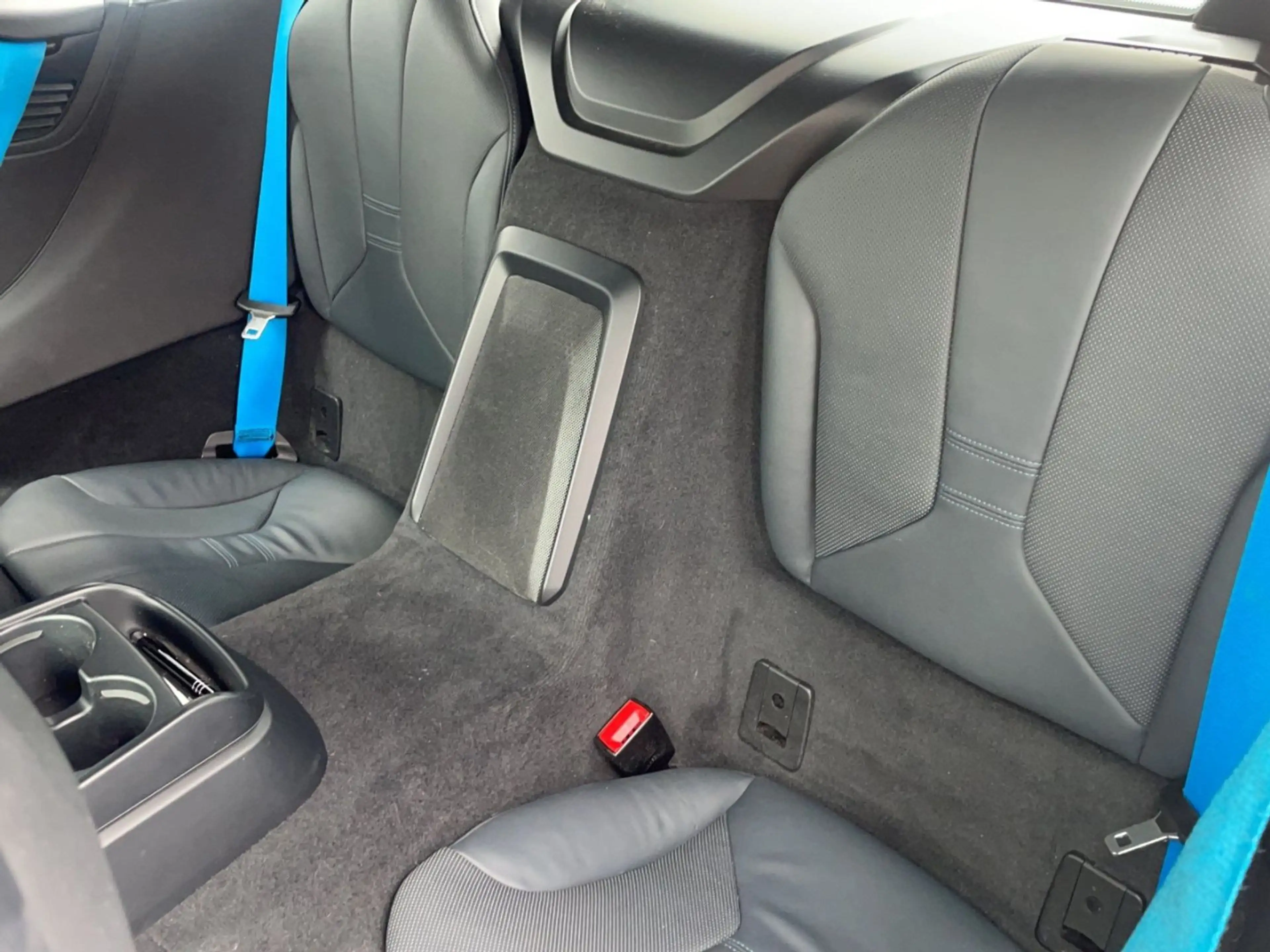 BMW i8 — photo 11