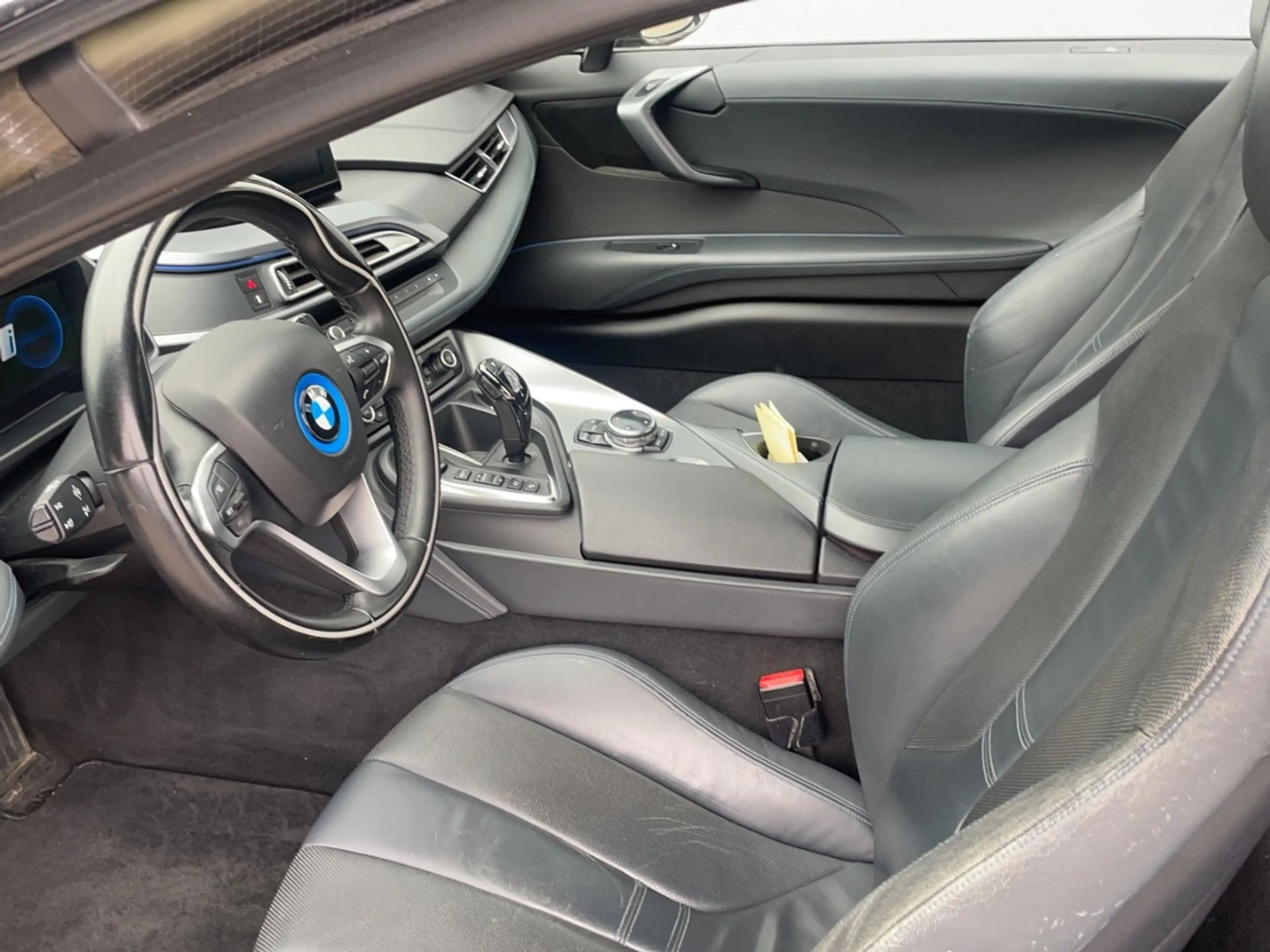 BMW i8 — photo 7