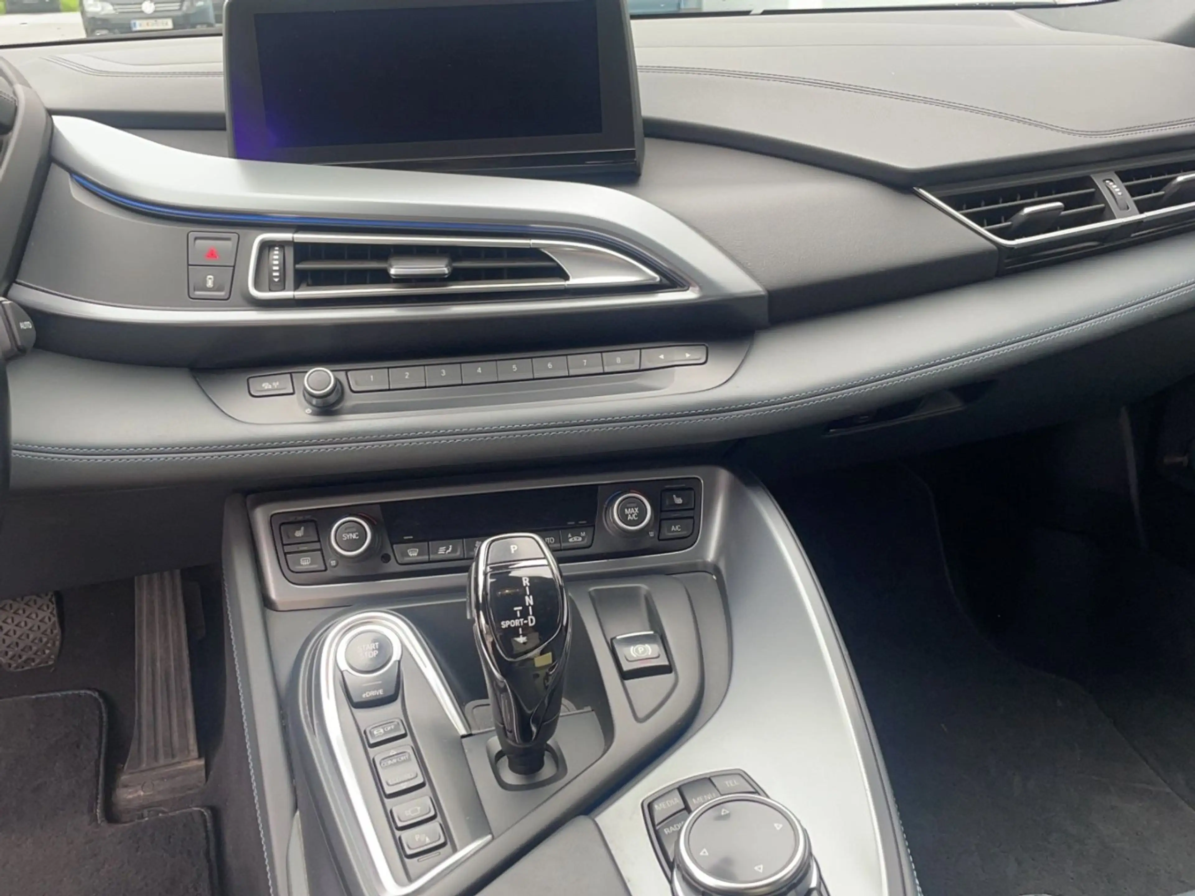 BMW i8 — photo 9