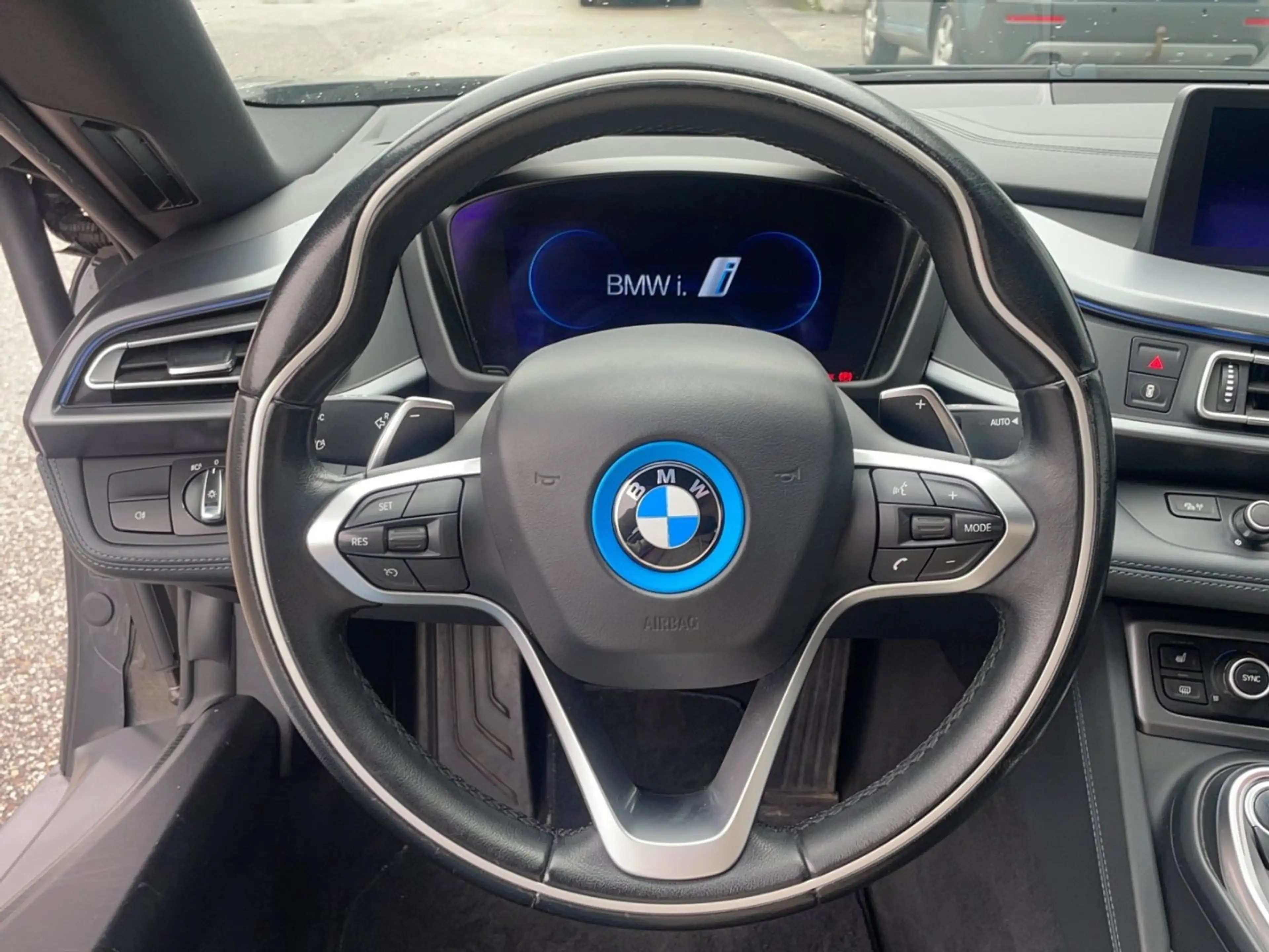 BMW i8 — photo 10