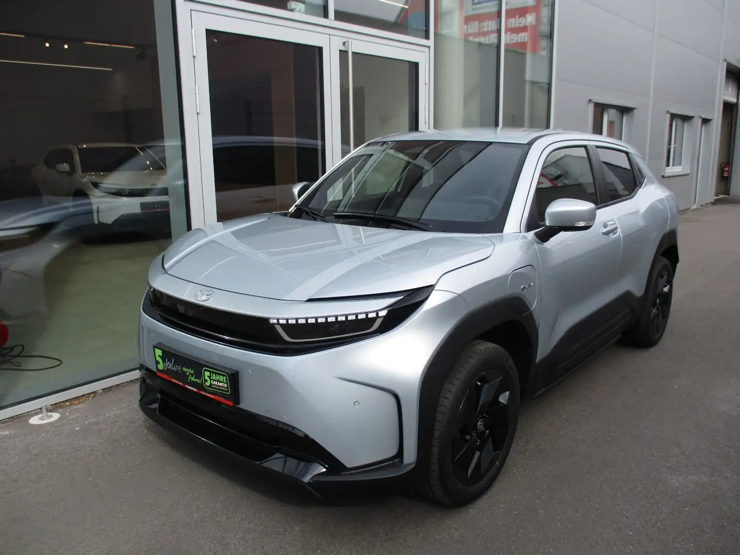 Toyota Urban Cruiser Elektro 61kWh Teamplayer Aut. Silber - 2