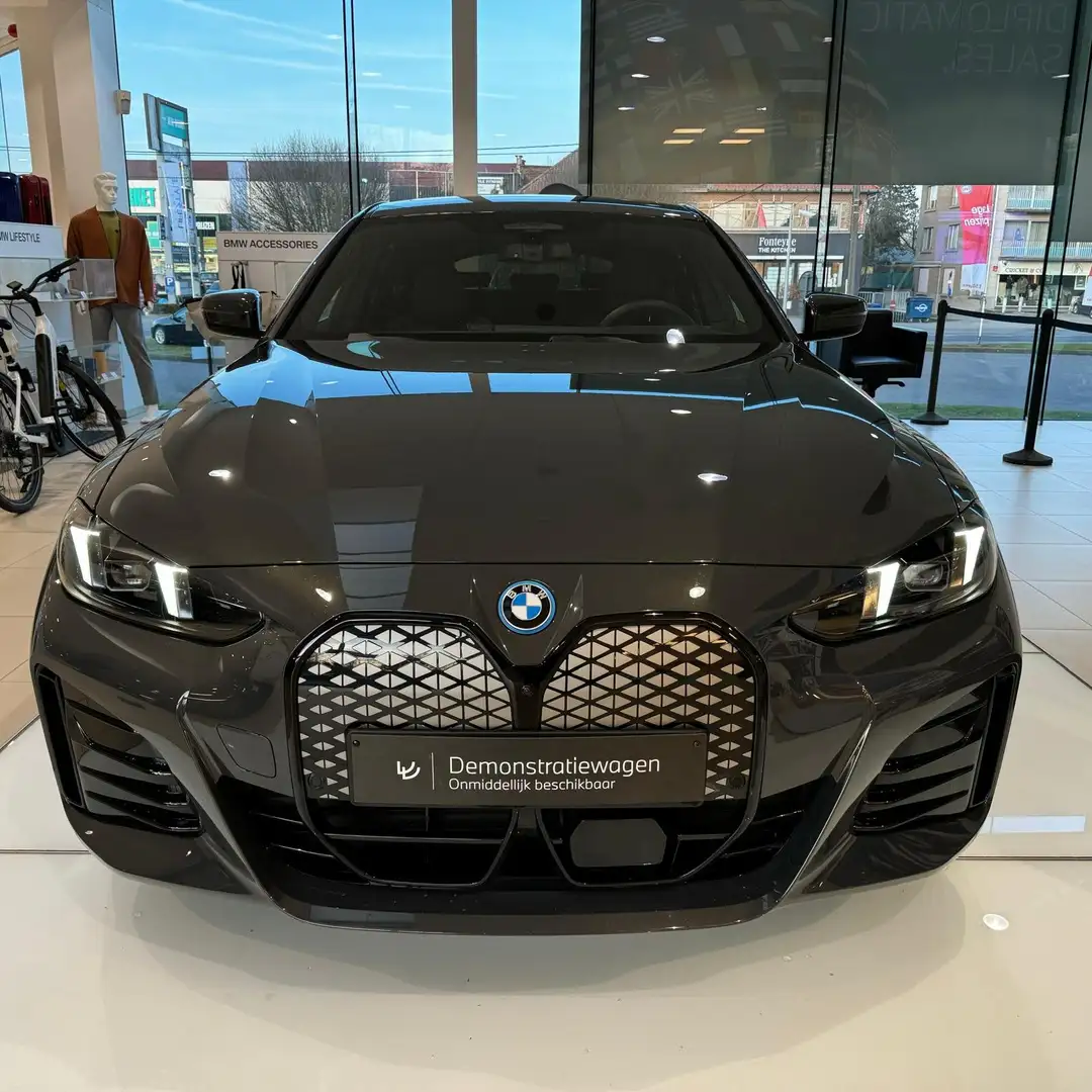 BMW i4 M Sport Seats - Harman Kardon - Driving Assis. PRO siva - 2