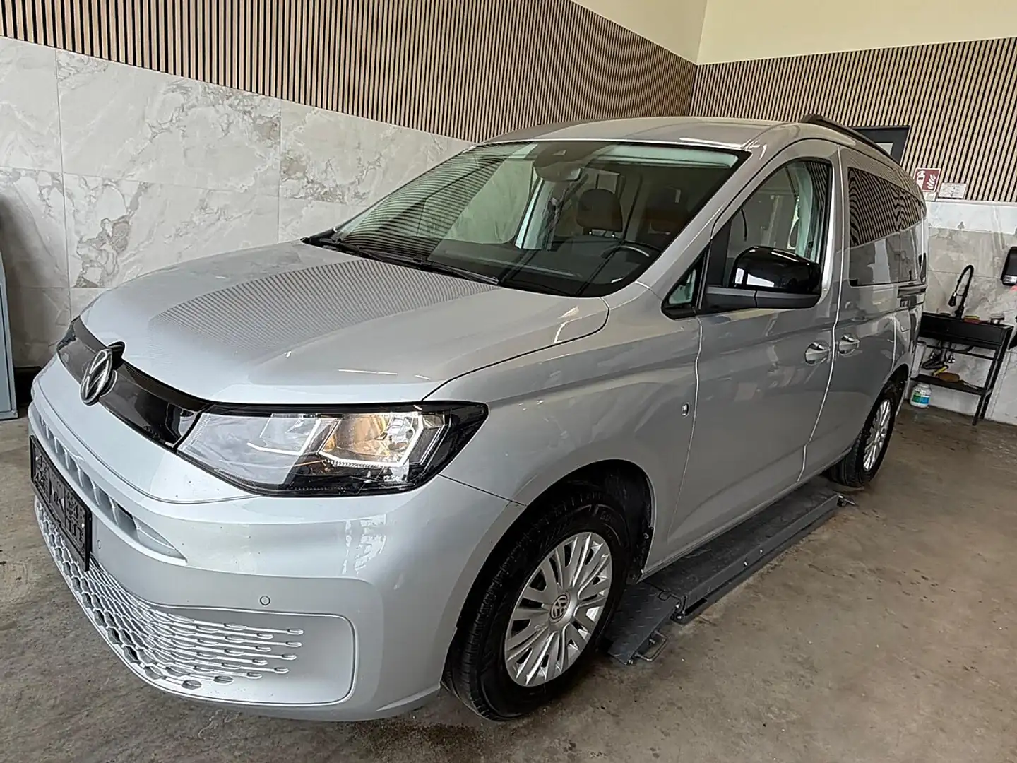 Volkswagen Caddy Kombi Austria 2,0 TDI Tempomat, Multikamera, Mu... Silber - 2