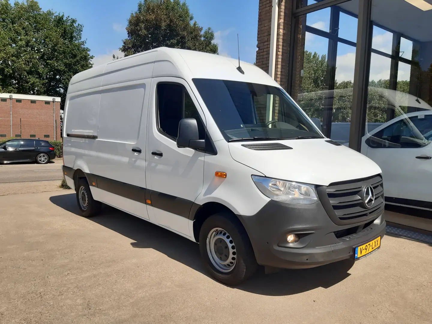 Mercedes-Benz Sprinter 317 CDI L2H2 RWD Camera Airco MBux Navi PDC Wit - 1